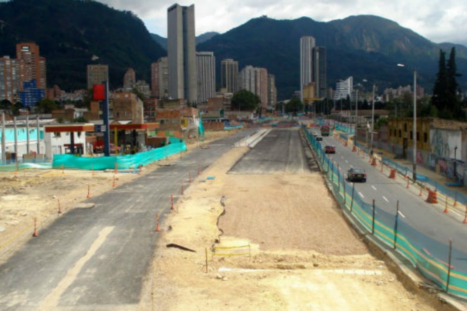 Por fallos a los pocos días de entregar obras, vuelven a reparar huecos en la Calle 26