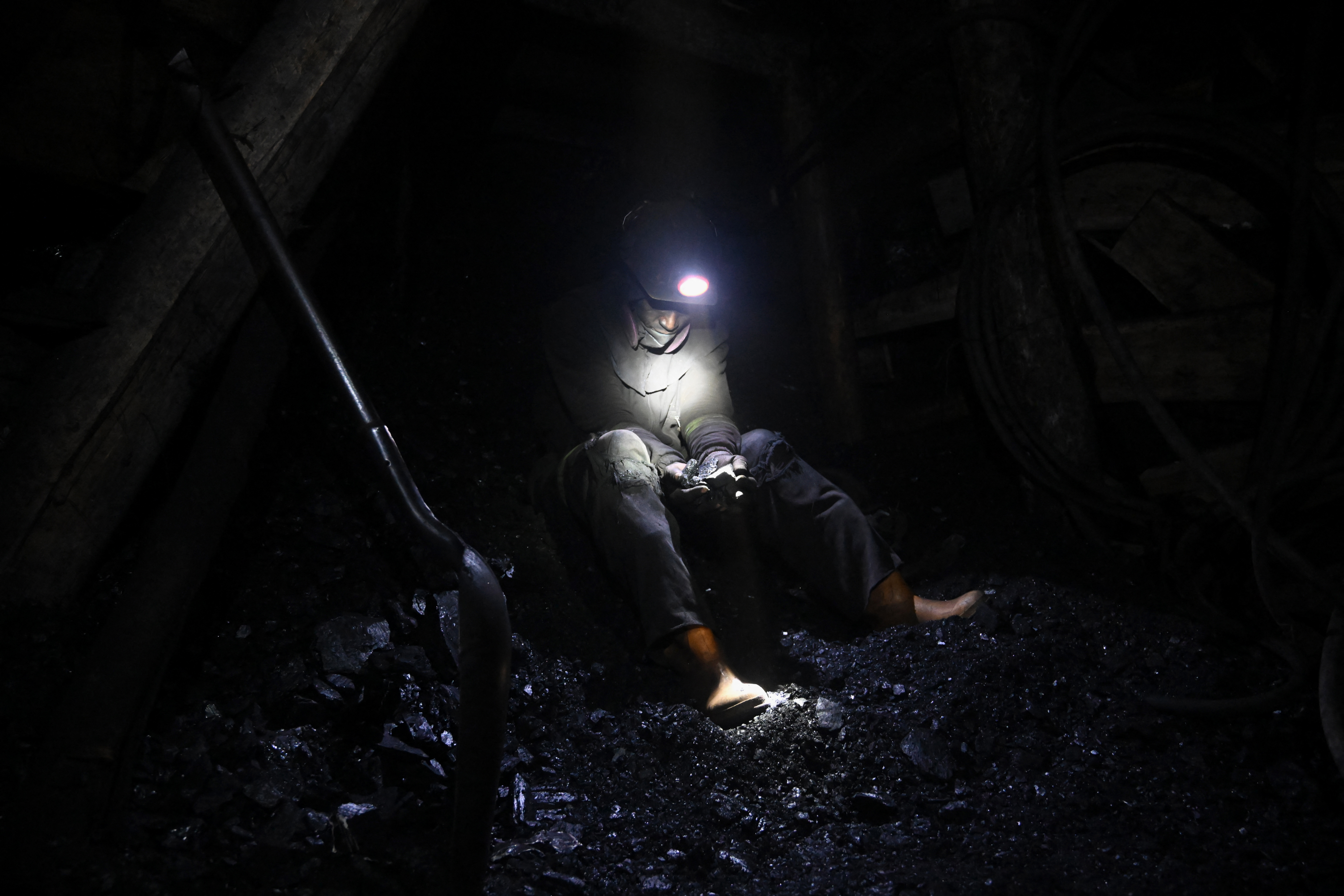 Rescataron con vida a seis mineros que duraron más de 20 horas atrapados en mina de Bolívar