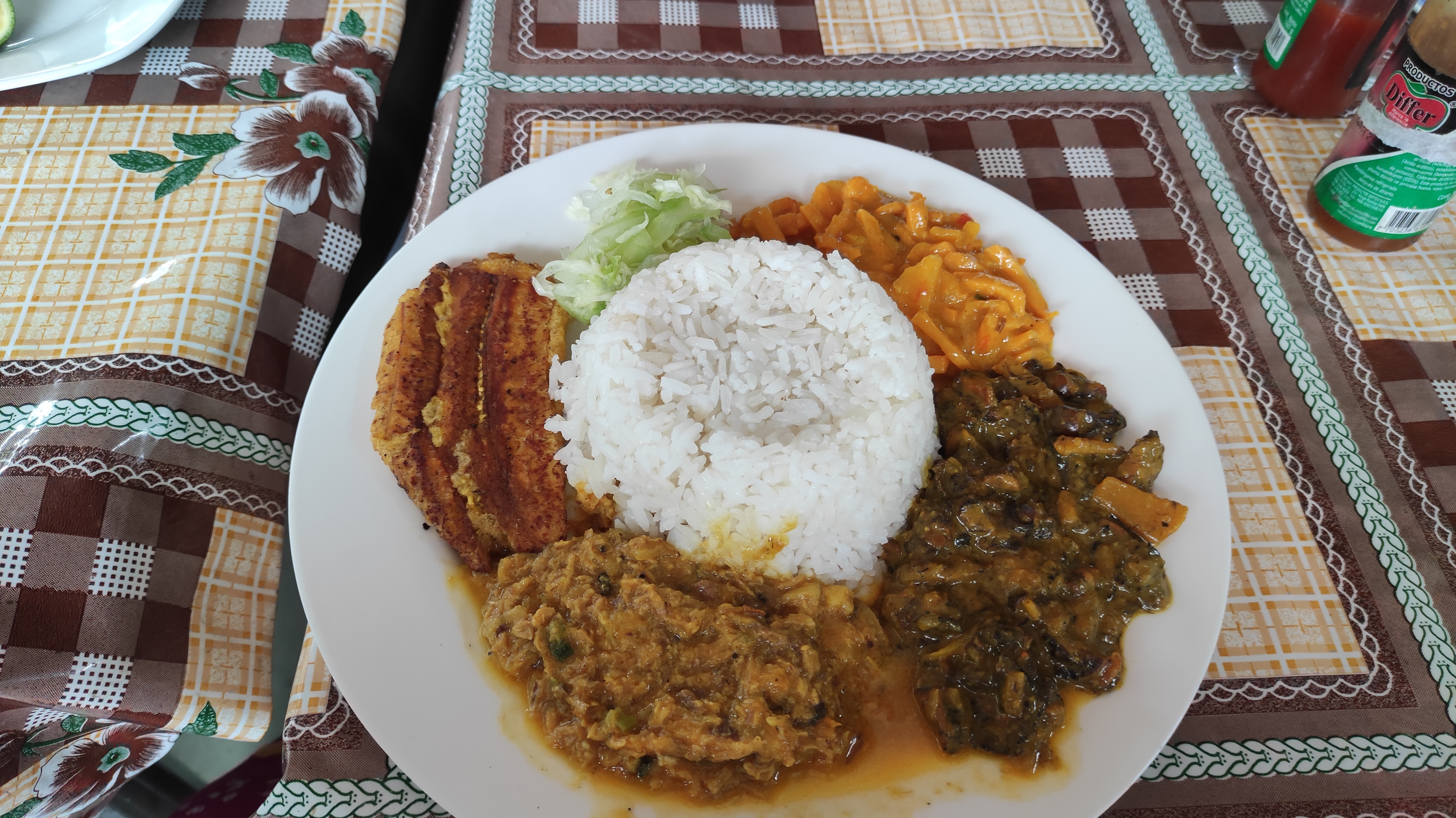 Trío de piangua, toyo y calamar.