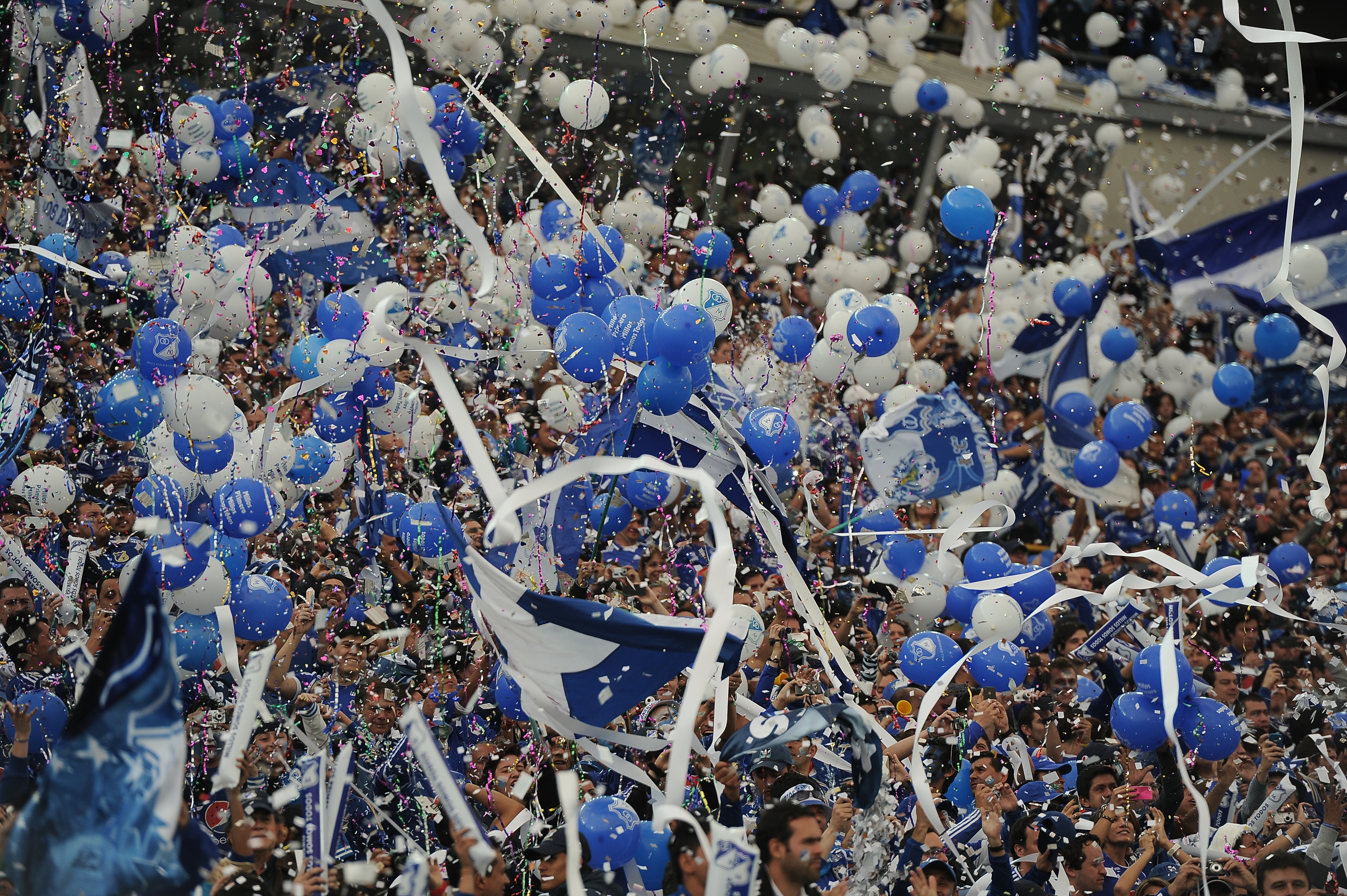 Hinchas de Millonarios en el estadio el Campín, en el partido de vuelta por la final de la Liga Postobón II-2012 disputado ante Independiente Medellín.