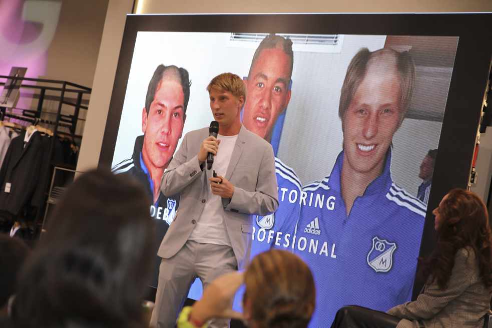 El futbolista Andrés Llinás es la nueva imagen de la línea masculina de MNG.
Bogotá, Colombia. Septiembre del 2022. Siguiendo con la apuesta de MNG a nivel global por incluir a futbolistas como protagonistas de sus campañas, MNG anuncia que Andrés Llinás, defensa central de Millonarios, quien está en el auge de su carrera con un futuro prometedor, es la nueva imagen de la línea masculina de la franquicia en el país.