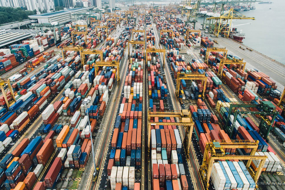 Comercio mundial crecerá en 2017 más de lo esperado, pero persisten riesgos
