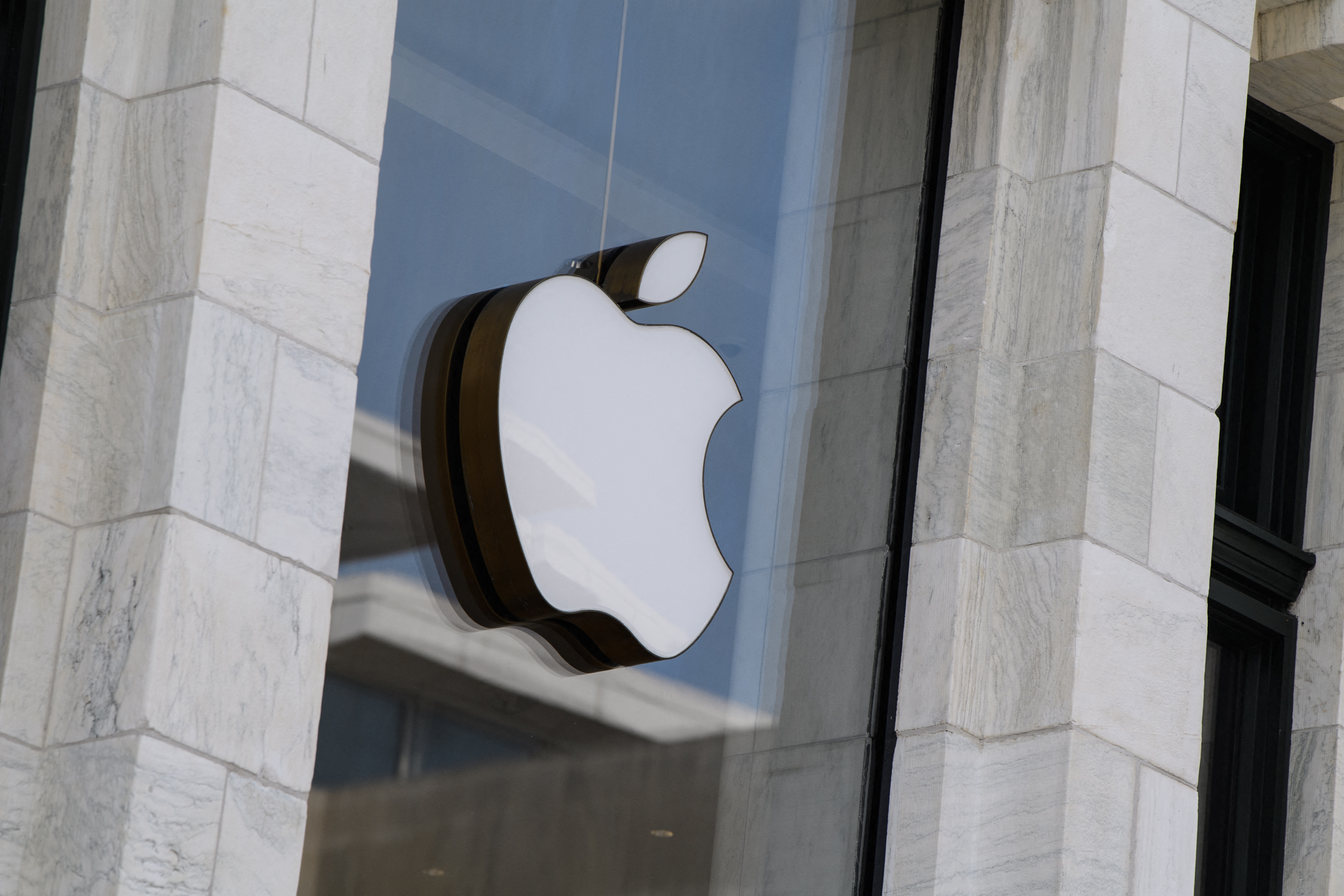 Apple trabaja en un modelo de IA para Siri sin recurrir a ChatGPT o Google