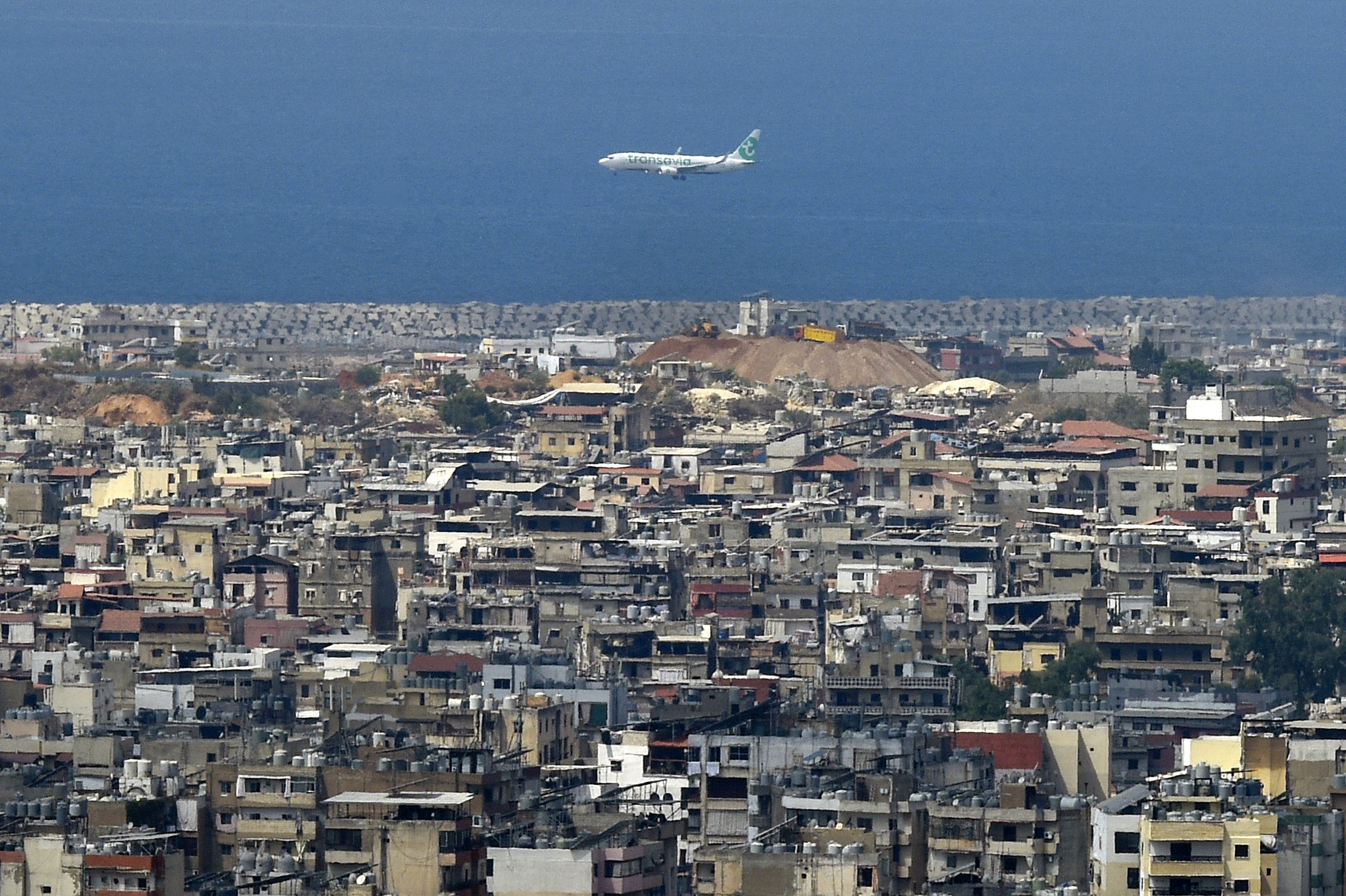 Beirut (Lebanon), 27/08/2024.- A Transavia Airlines plane lands at Beirut-Rafic Hariri International Airport, Lebanon, 27 August 2024. Hezbollah announced in a statement on 25 August that the group launched an aerial operation with numerous drones targeting Israeli territory as the 'phase one' of a retaliatory attack for the killing of senior Hezbollah commander Fuad Shukr on 30 July in Beirut. The Israeli Defense Forces (IDF) said some 100 fighter jets struck and destroyed thousands of Hezbollah rocket launcher barrels, aimed for immediate fire toward northern and central Israel. (Líbano, Hizbulá/Hezbolá) EFE/EPA/WAEL HAMZEH