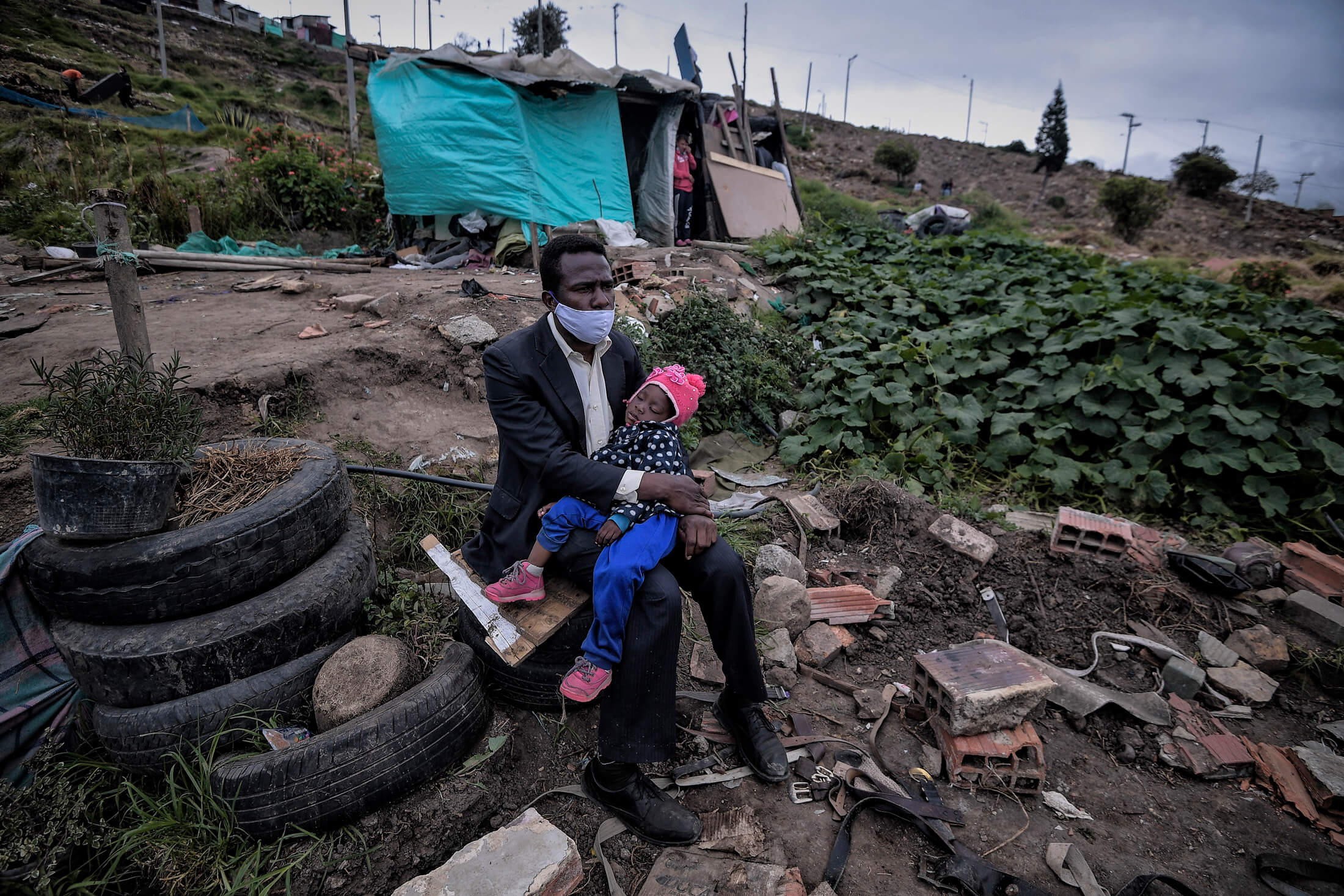 El caso de Linson Palacios y su familia, quienes fueron desalojados en un sector de ciudad Bolívar, sintetiza el drama de los desplazados en Colombia. / Mauricio Alvarado