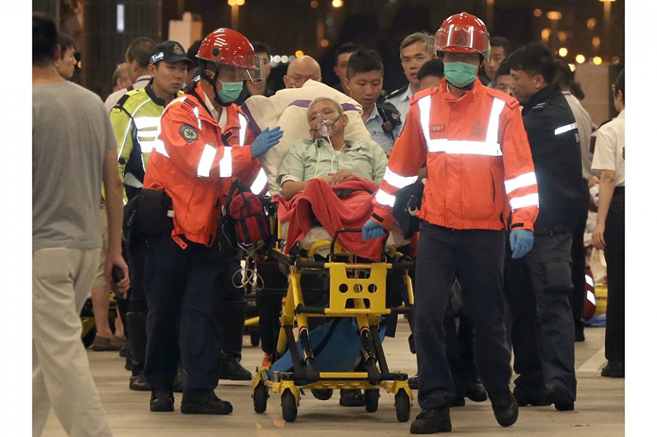 100 heridos deja accidente de ferry en Hong Kong