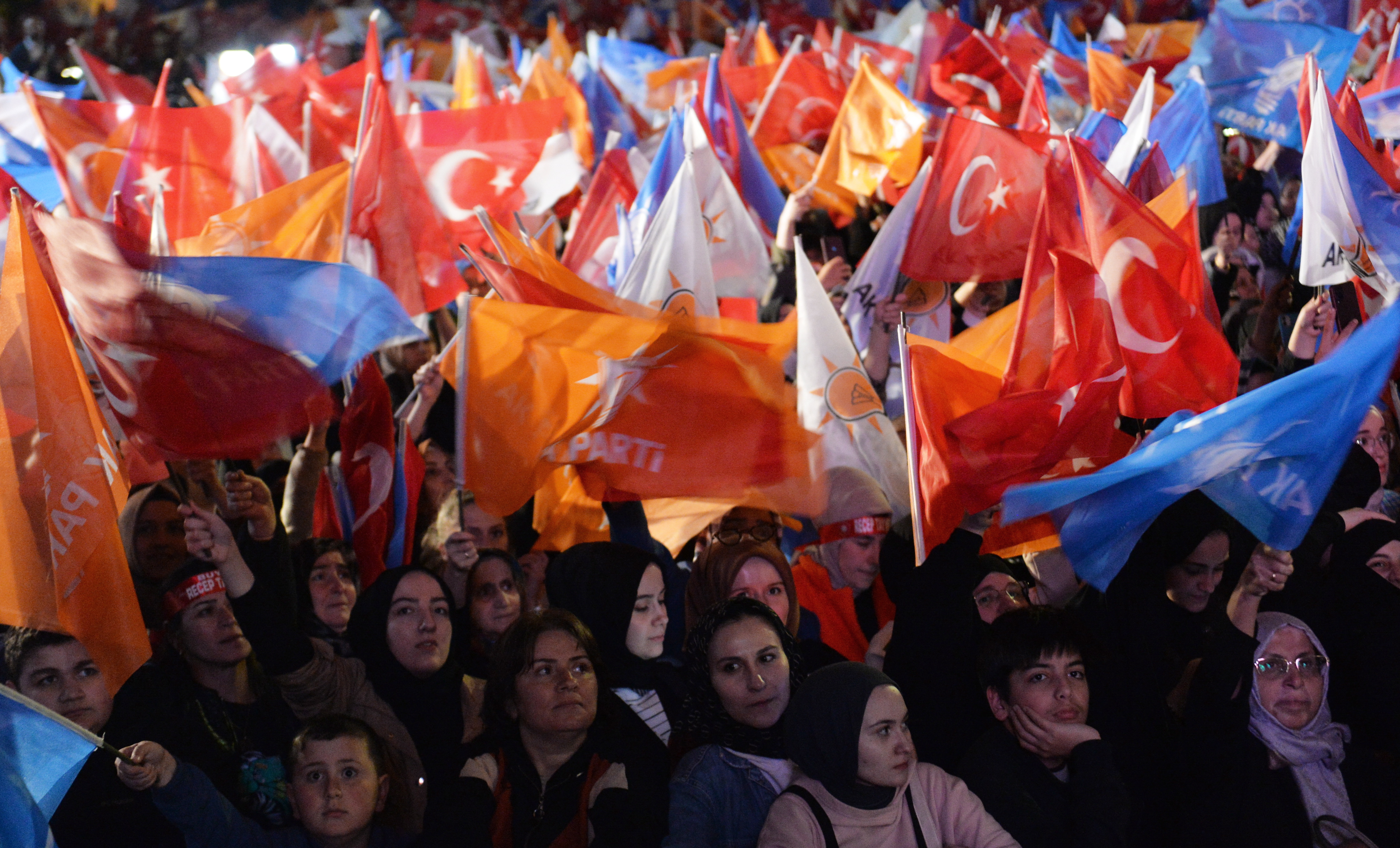 Una Turquía dividida acudió a las urnas; segunda vuelta a la vista