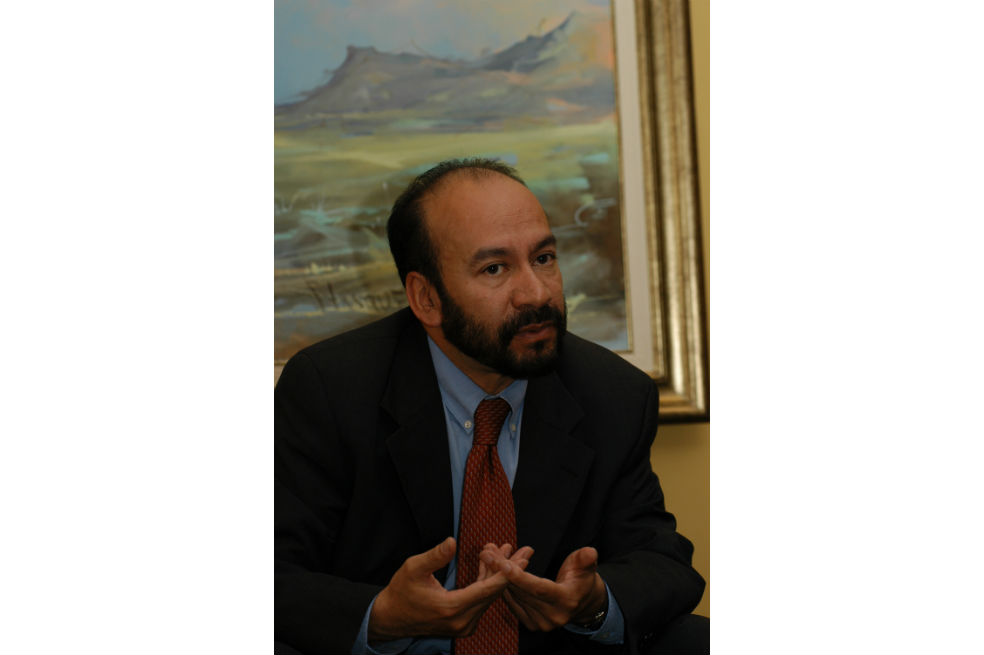 "Retamos al presidente a que nos desmienta": senador Alfredo Rangel