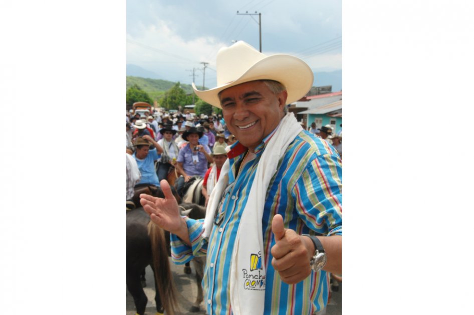 Para celebrar sus 40 años de trayectoria, Reynaldo Armas estuvo de fiesta con sus seguidores