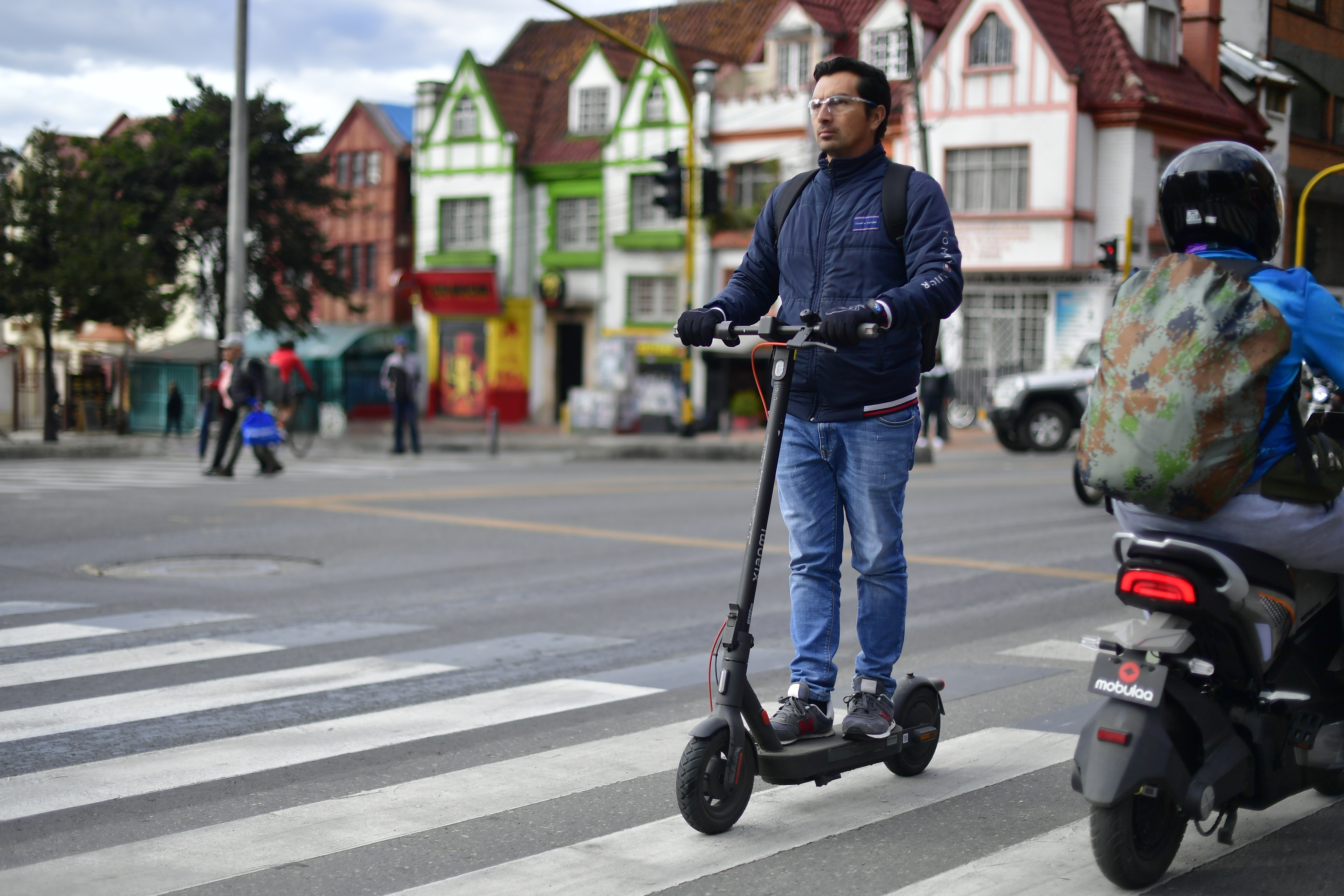Requisitos para conducir patineta eléctrica en Colombia: edad mínima y más