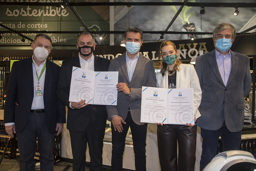 Sergio Fernandez dir ventas y operaciones carulla, Argemiro López Gte de la tienda 140,  Leonardo fuquene (icontec), Irina Jaramillo. ( Gerente Corporativa Carulla) y Francisco Cruz Prada ( viceministro medio ambiente)