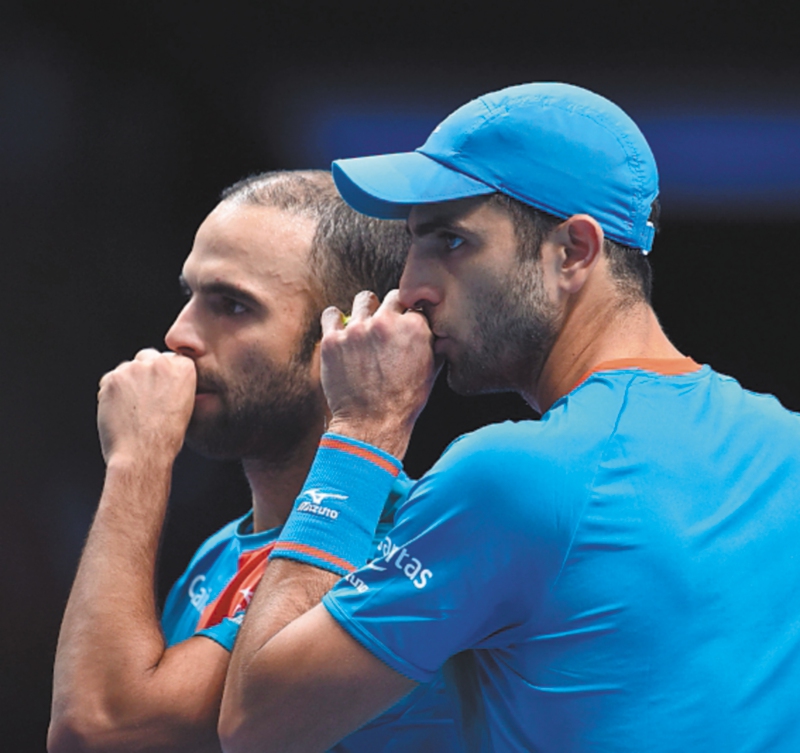 Colombia's Juan Sebastian Cabal (L) and Colombia's Robert Farah (R) speak between points against South Africa's Raven Klaasen and New Zealand's Michael Venus in their men's doubles round-robin match on day five of the ATP World Tour Finals tennis tournament at the O2 Arena in London on November 15, 2018. / AFP / Glyn KIRK