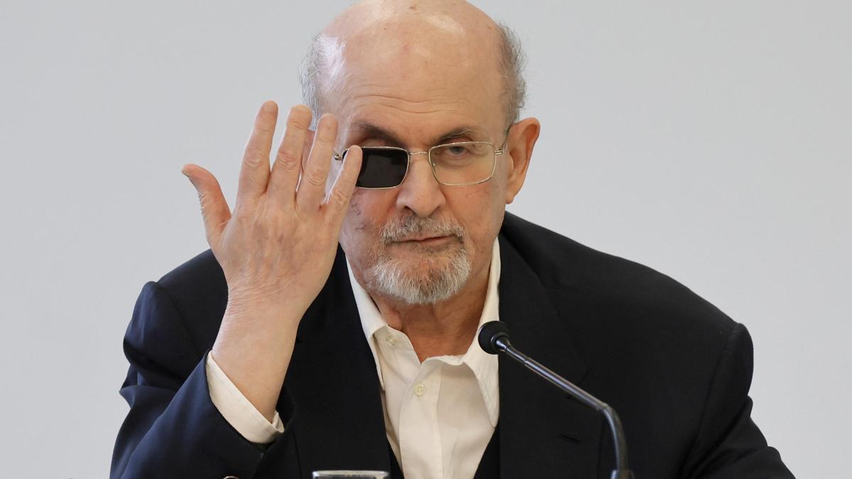 Salman Rushdie revela detalles del sueño premonitorio que tuvo antes de ser apuñalado