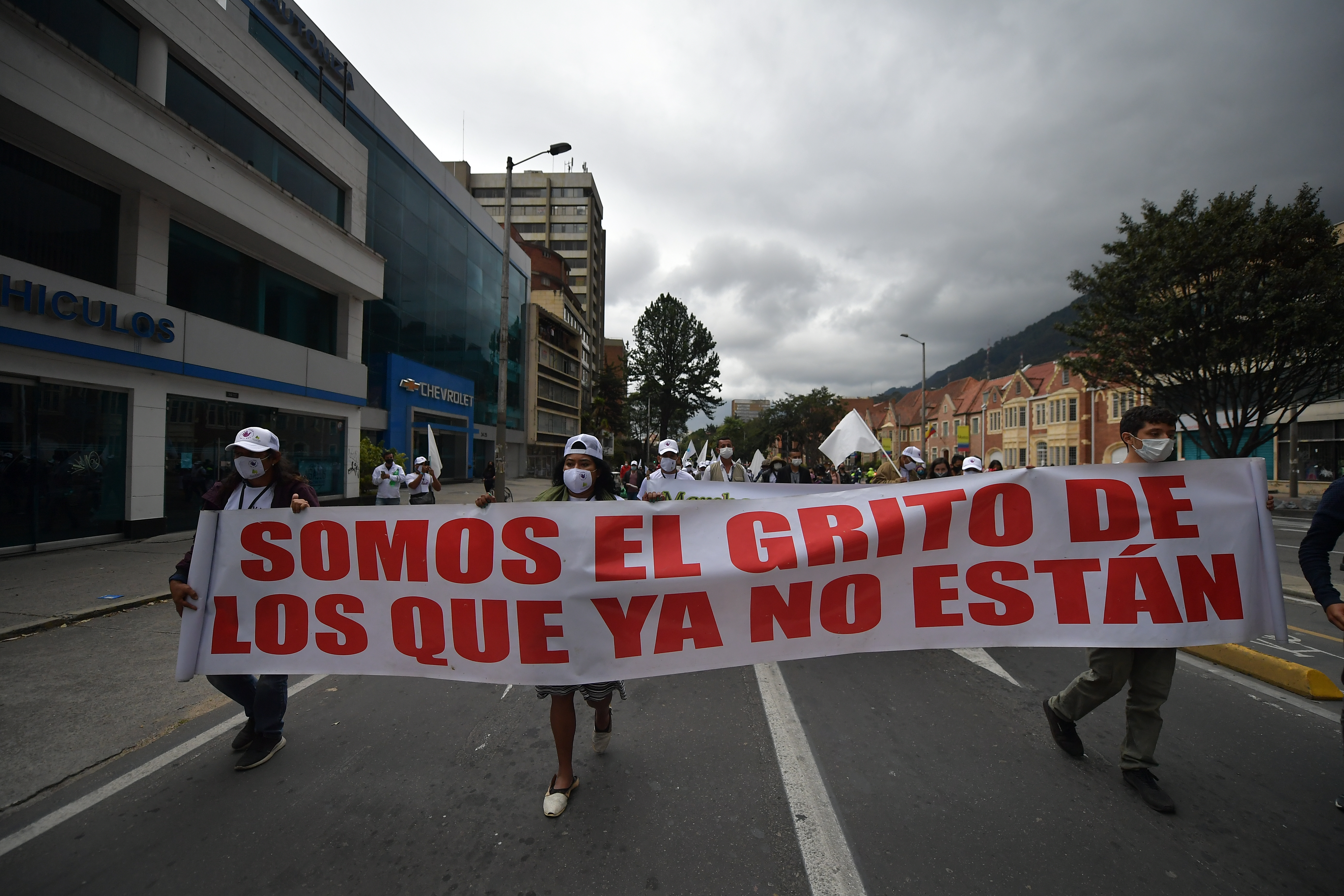 Marcha de excombatientes en la denominada peregrinación por la vida y la paz que llego a la Plaza de Bolivar de Bogotá para rechazar asesinatos en su contra