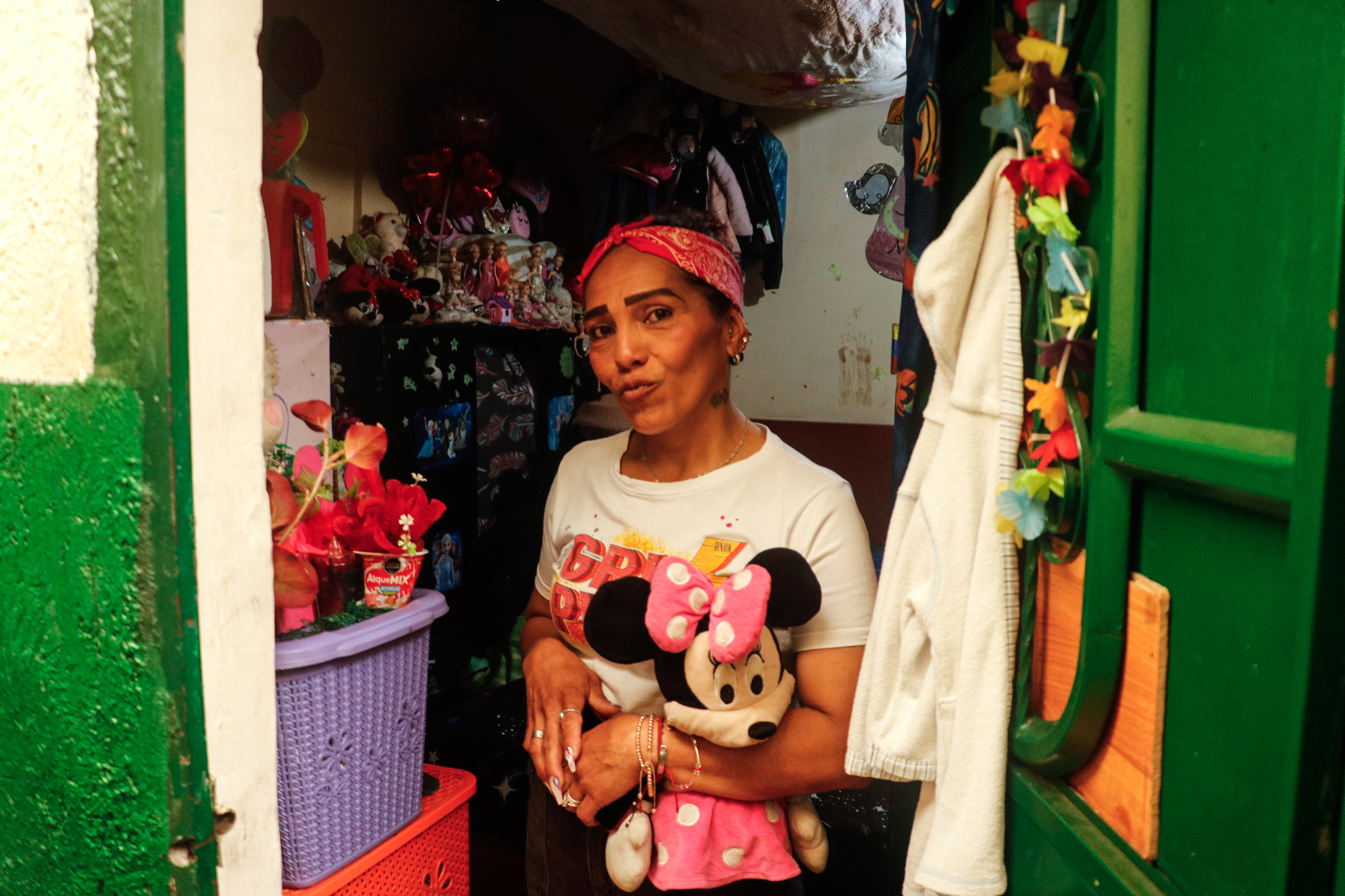 La vida en un pagadiario de Las Cruces: de dar a luz a crecer entre habitaciones