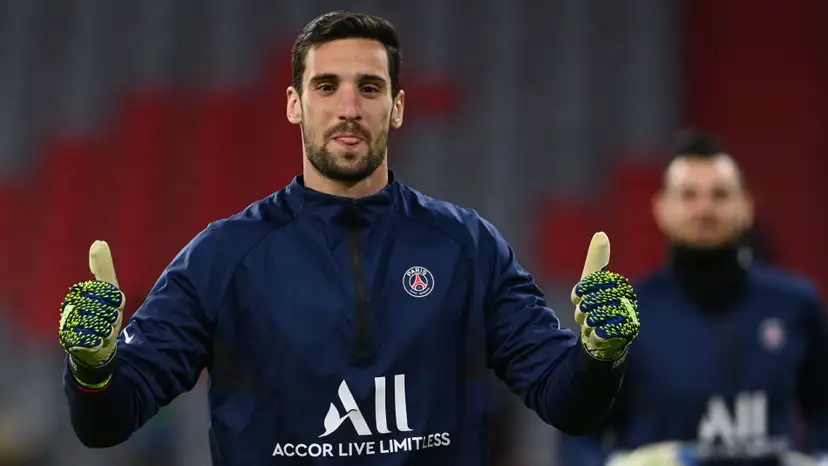 El arquero del PSG Sergio Rico salió del coma y ya reconoce a su familia