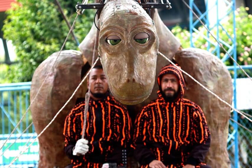 Tradicional festival internacional de teatro en Chile se adapta a la crisis social