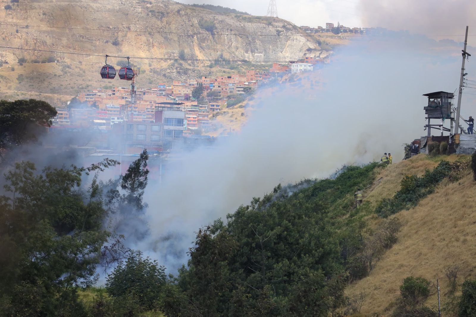 Reportan incendio en Ciudad Bolívar: Transmicable afectado por columna de humo