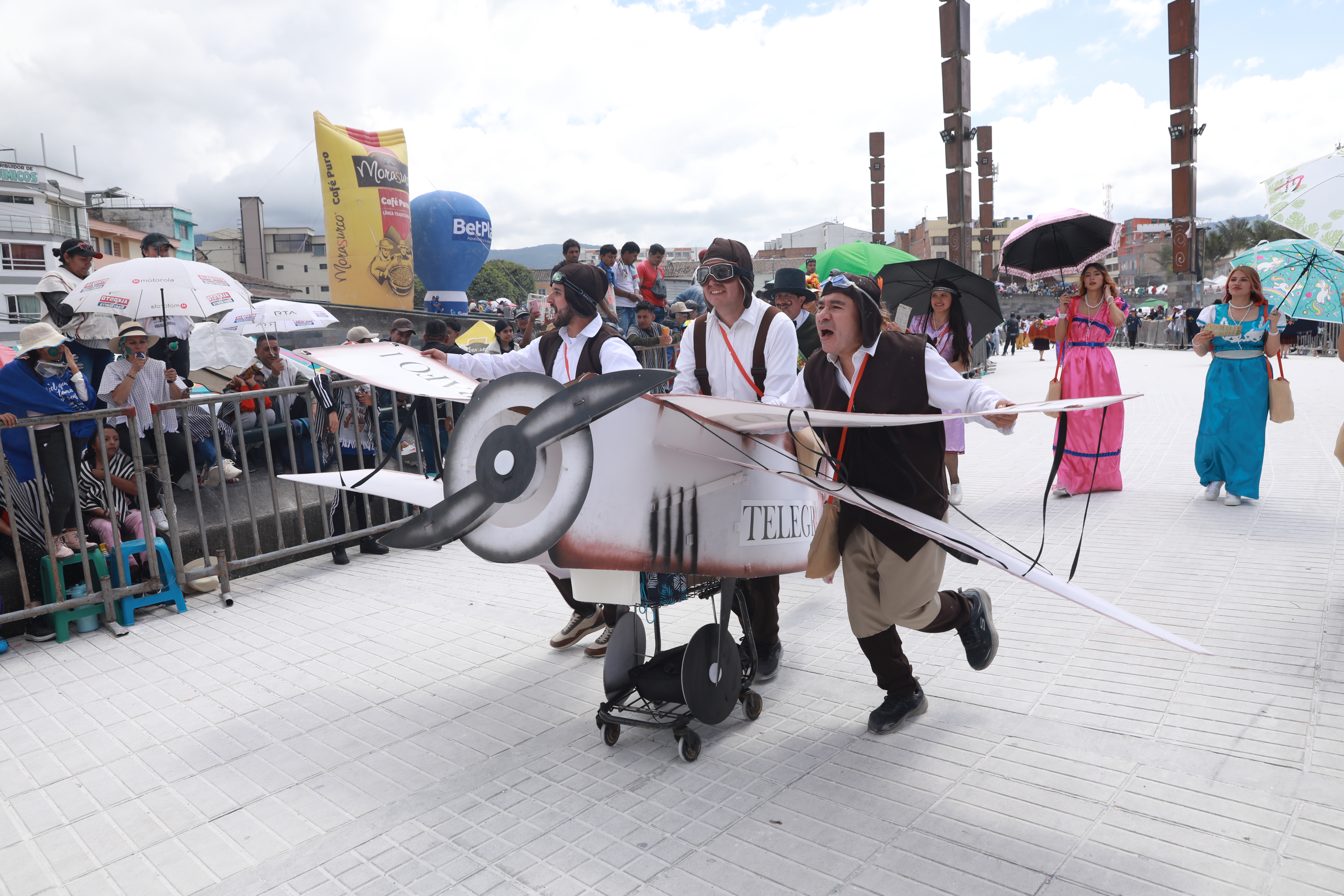 Carnaval de Negros y Blancos de Pasto 2024 desfile Familia Castañeda