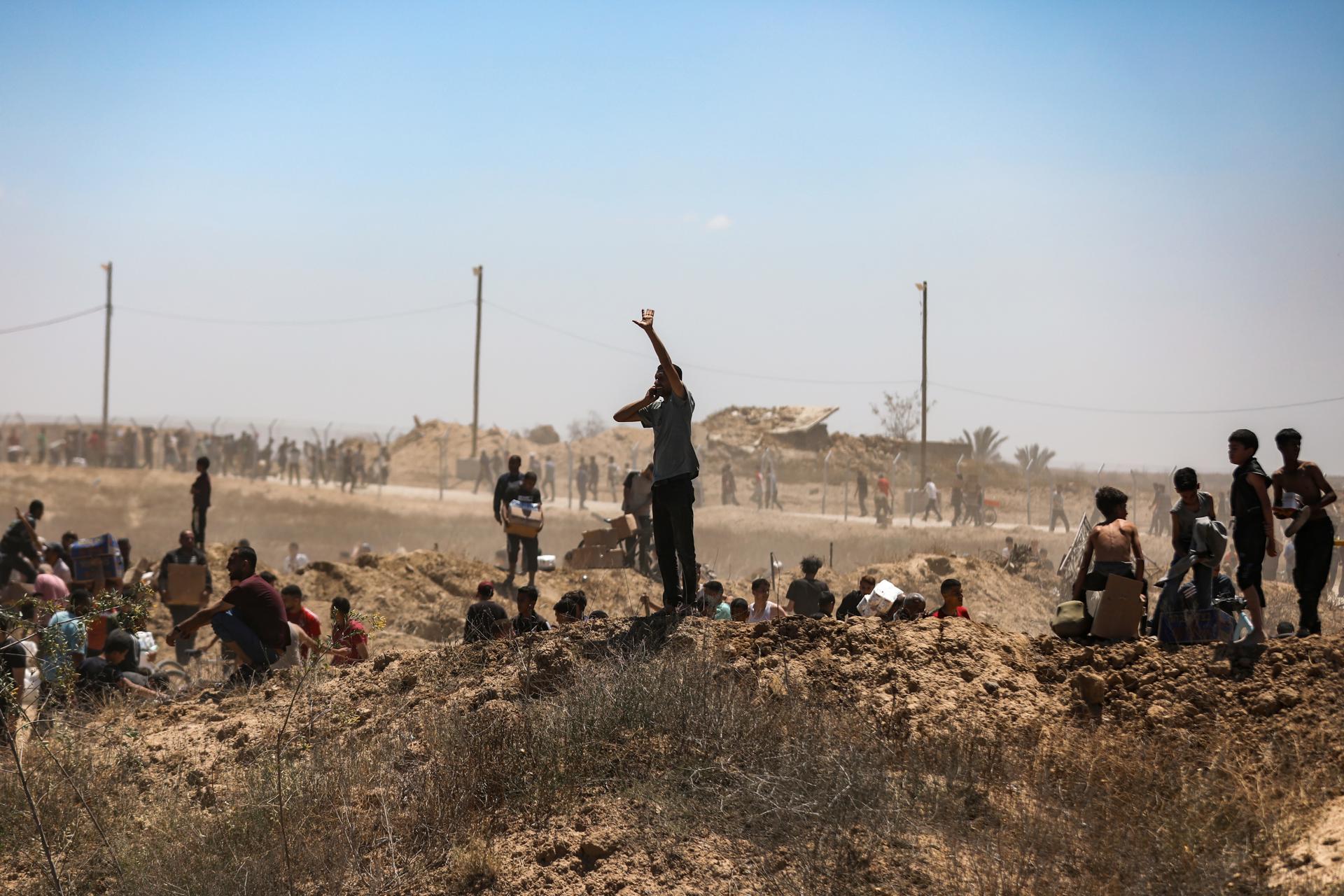 Otro ataque con drones cerca de puntos humanitarios en Gaza deja 53 muertos más