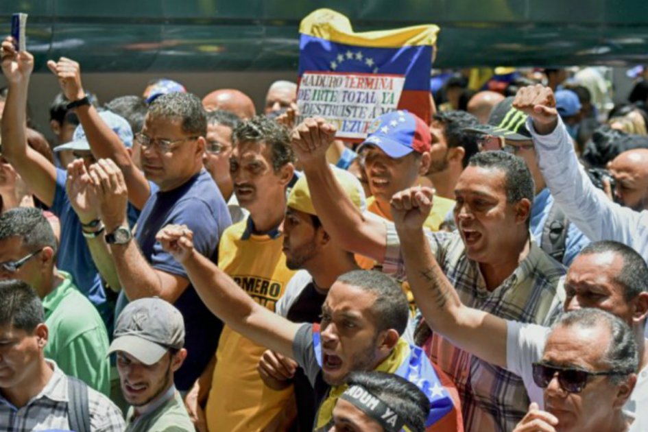 Imagen de la marcha que protagonizaron el pasado 26 de mayo maestros y estudiantes de universidades públicas de Venezuela / AFP