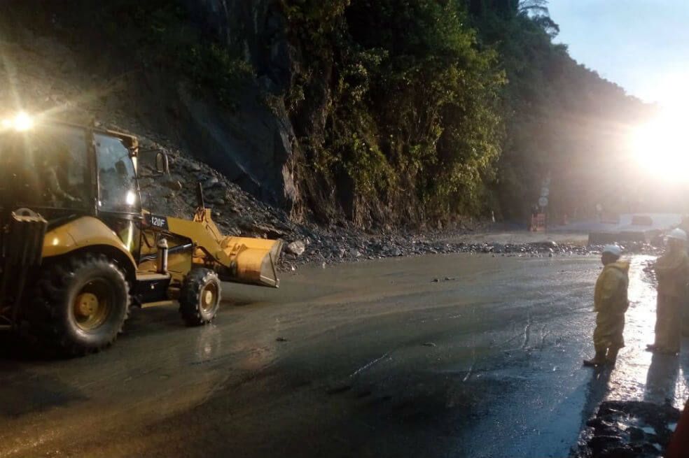 Se mantiene cierre preventivo en vía al Llano por deslizamientos 