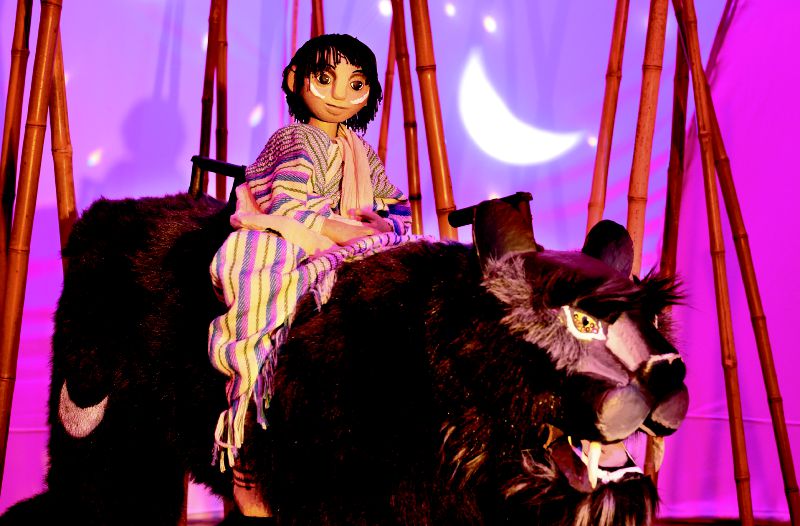 Annerü y el Jaguar Negro, protagonistas de la obra “Jaguar de Luna”. Cortesía.