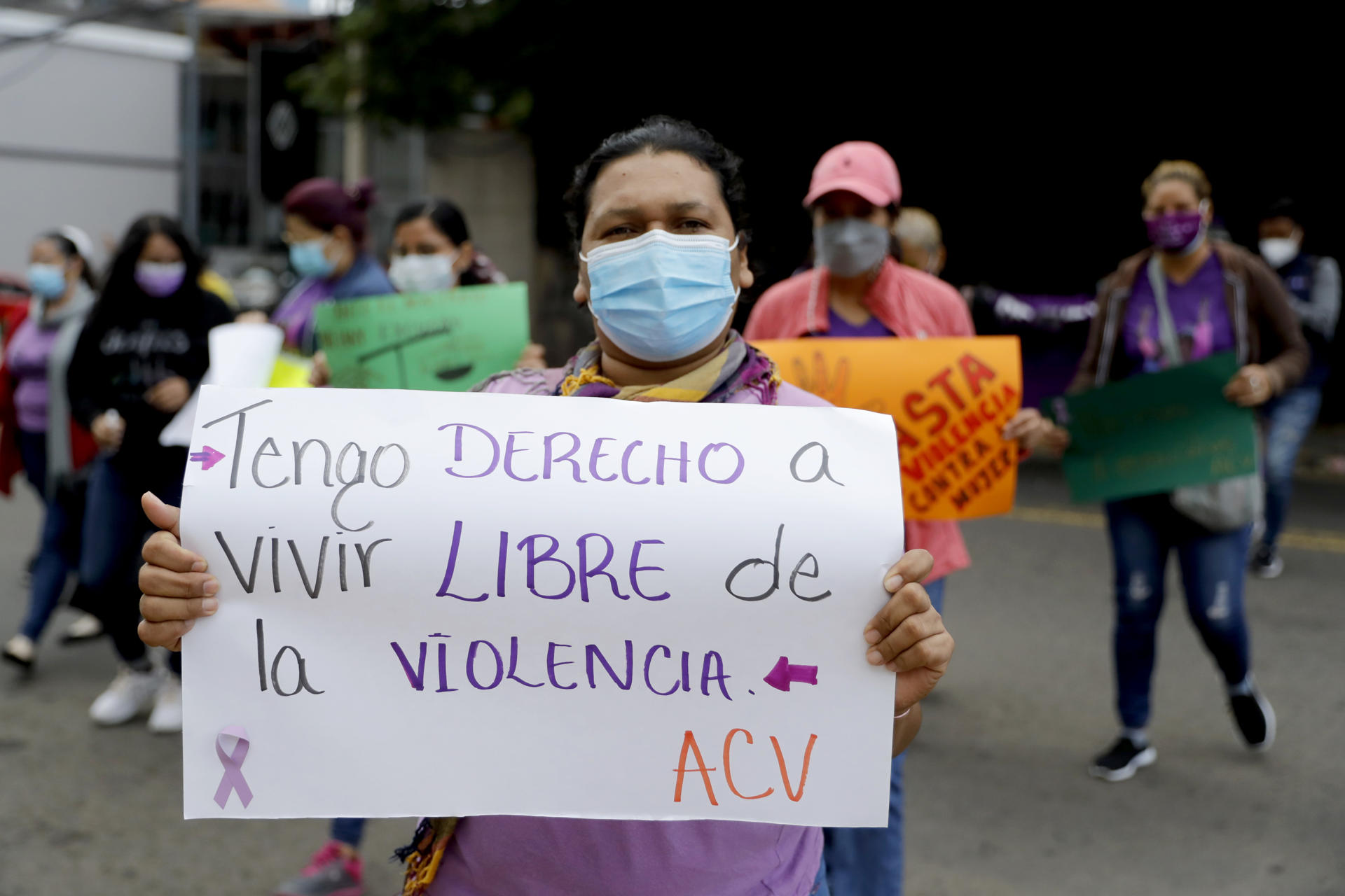 En video quedó registrado ataque de un hombre con cuchillo a su pareja en Riohacha