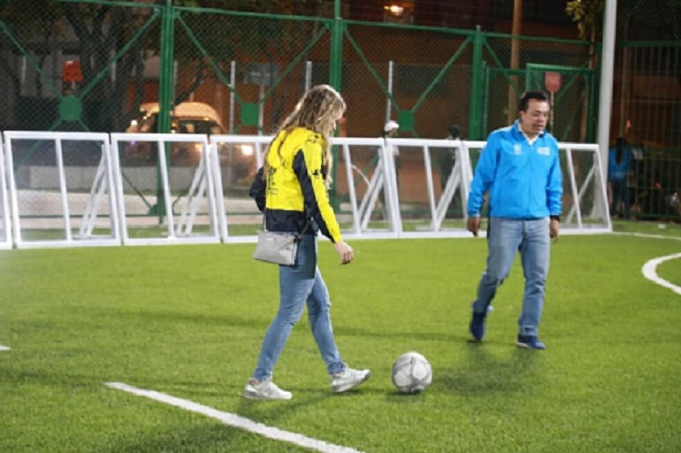 Bogotá estrena cancha sintética para personas con discapacidad visual