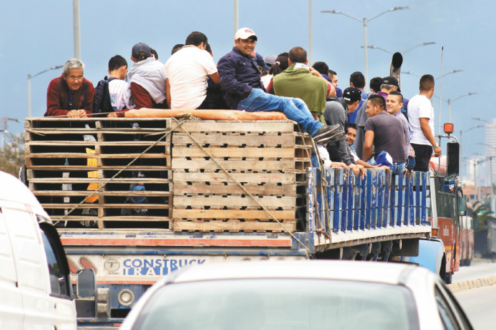 Murió conductor al ser apedreado en el paro camionero en Antioquia
