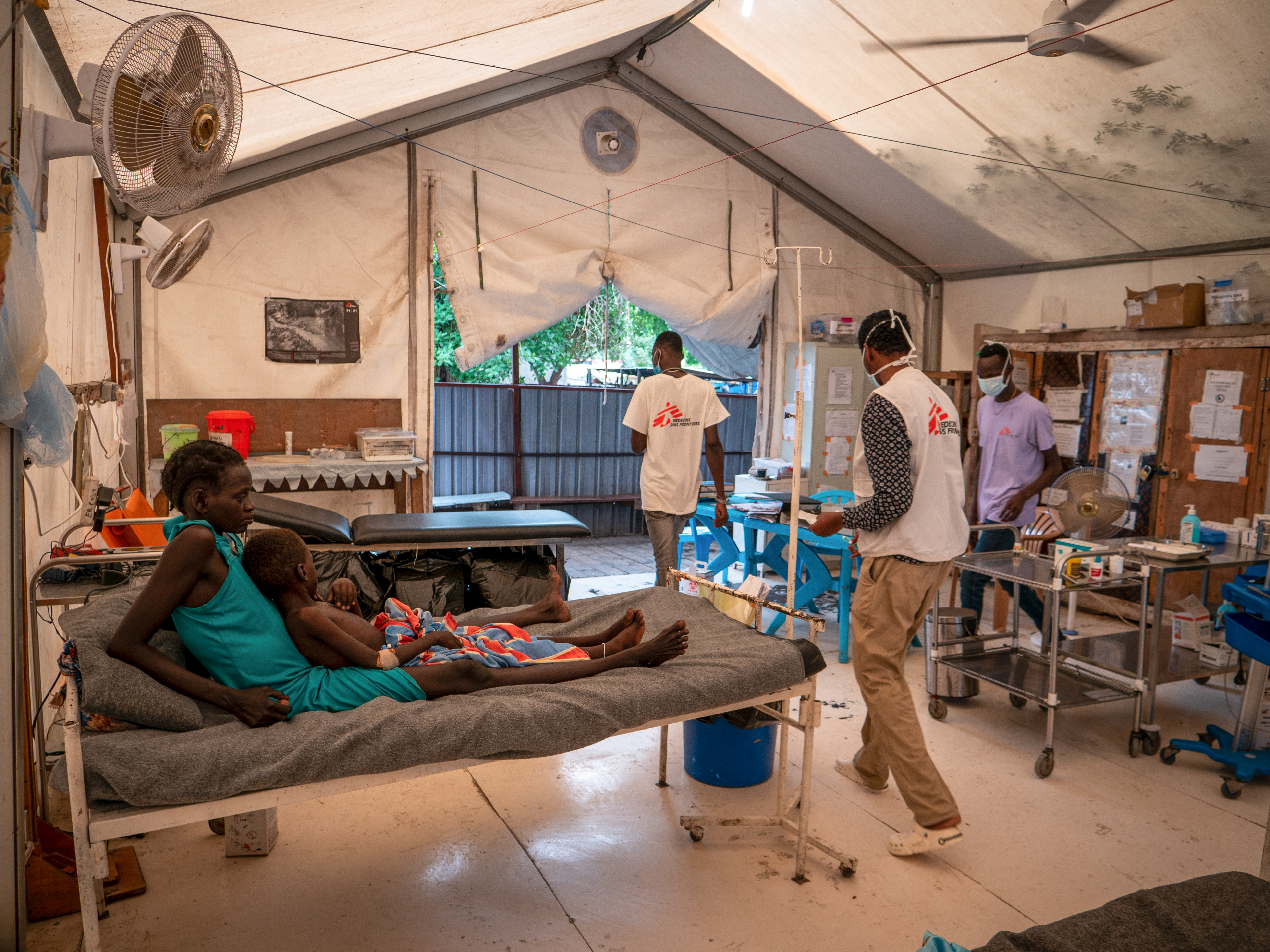 Pacientes en el hospital de MSF en Old Fangak