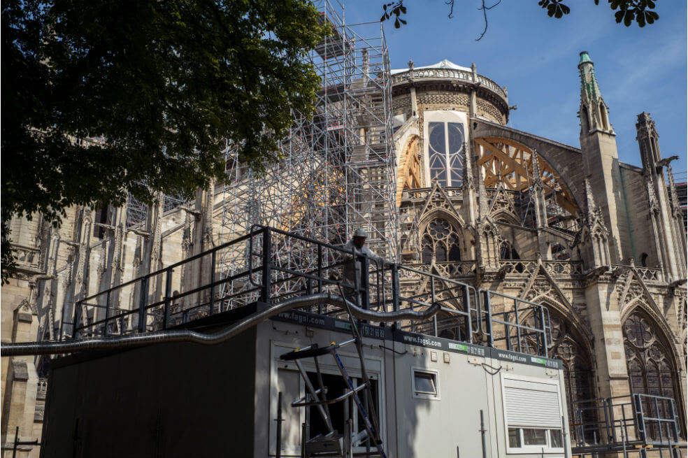 Notre Dame se recompone tratando de mantenerse fiel a sus orígenes