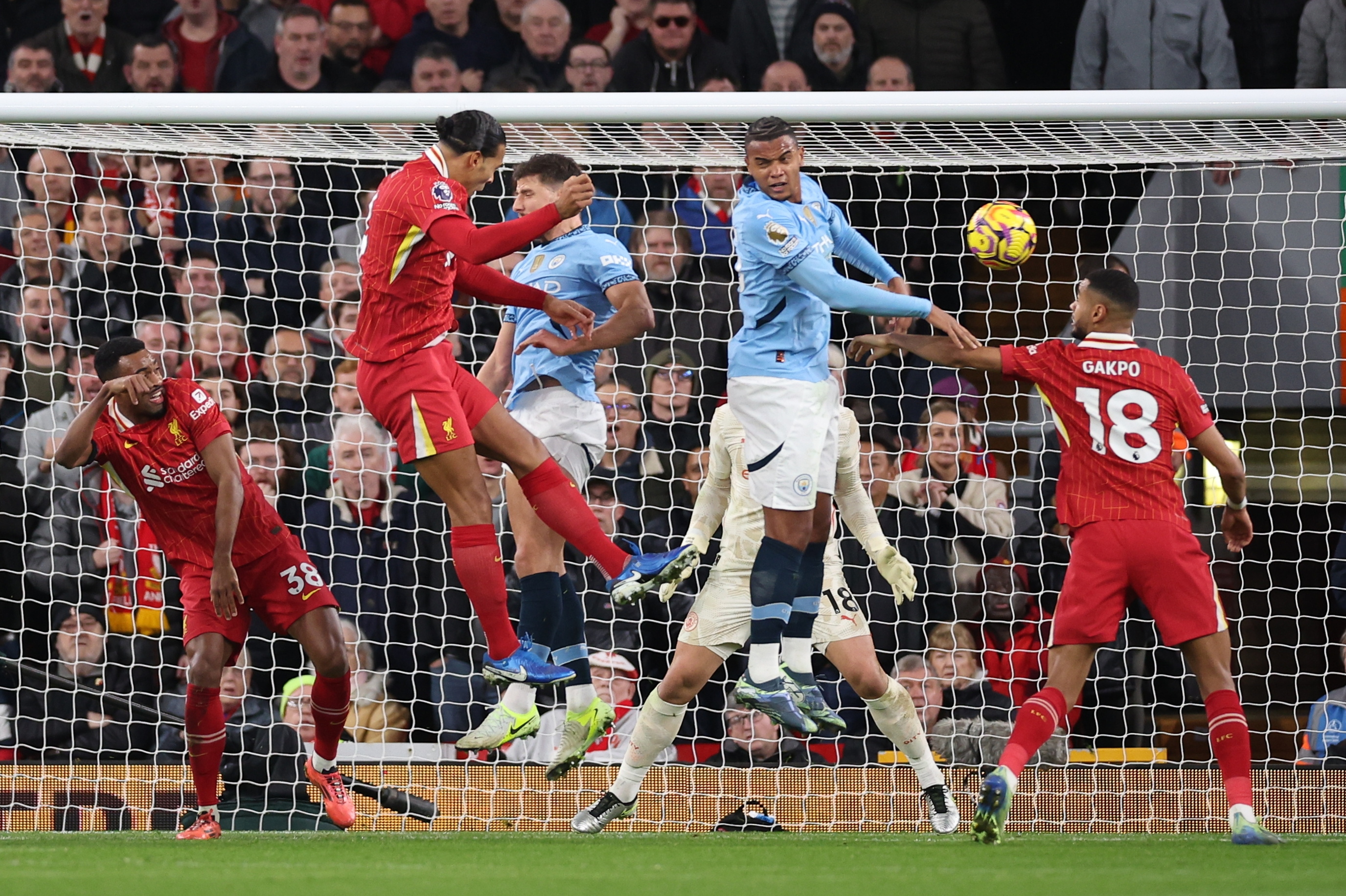 Liverpool (United Kingdom), 01/12/2024.- Virgil van Dijk of Liverpool in action during the English Premier League match between Liverpool and Manchester City in Liverpool, Britain, 01 December 2024. (Reino Unido) EFE/EPA/ADAM VAUGHAN EDITORIAL USE ONLY. No use with unauthorized audio, video, data, fixture lists, club/league logos, 'live' services or NFTs. Online in-match use limited to 120 images, no video emulation. No use in betting, games or single club/league/player publications.