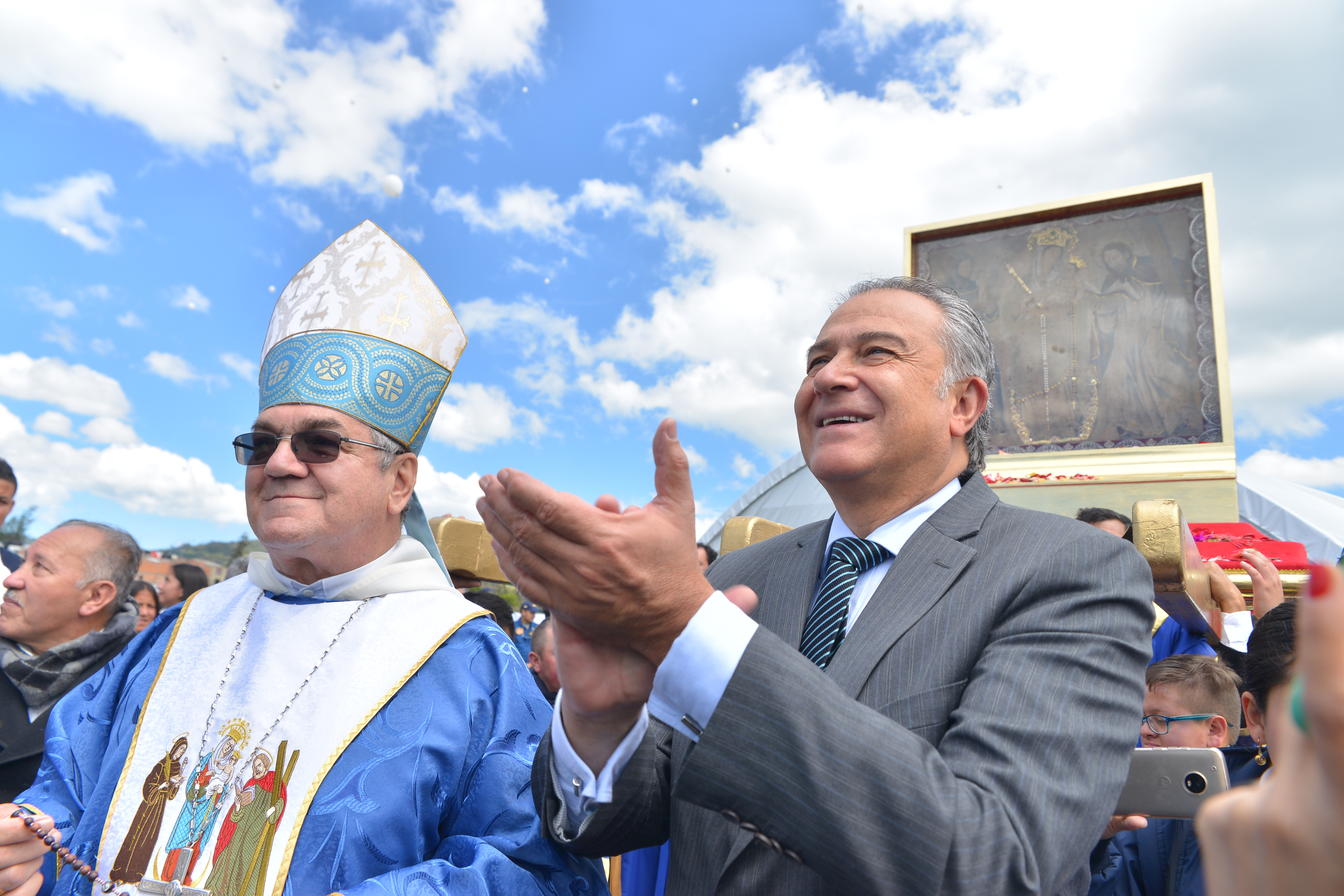 El vicepresidente anunció un documental con imágenes inéditas del antes, durante y después de la visita del papa Francisco a Colombia. / Vicepresidencia