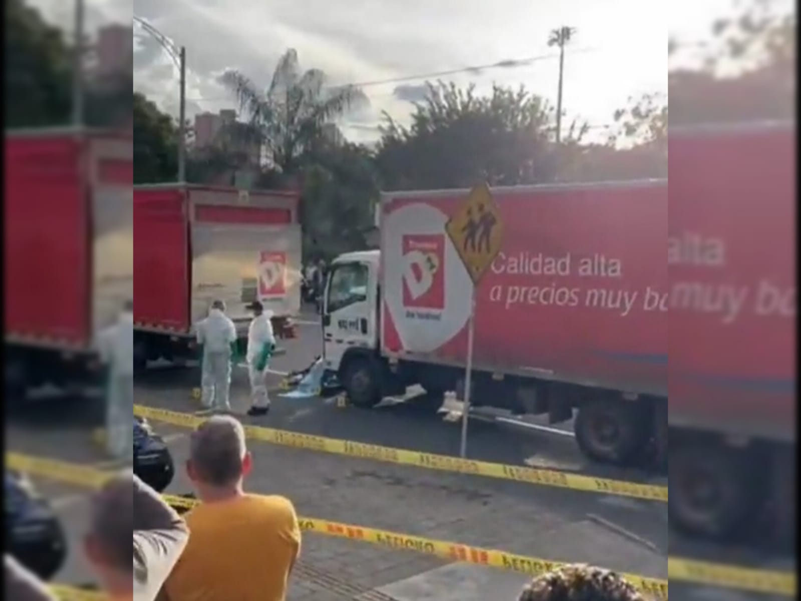 Dos menores en bicicleta murieron después de colgarse de un camión en Itagüí