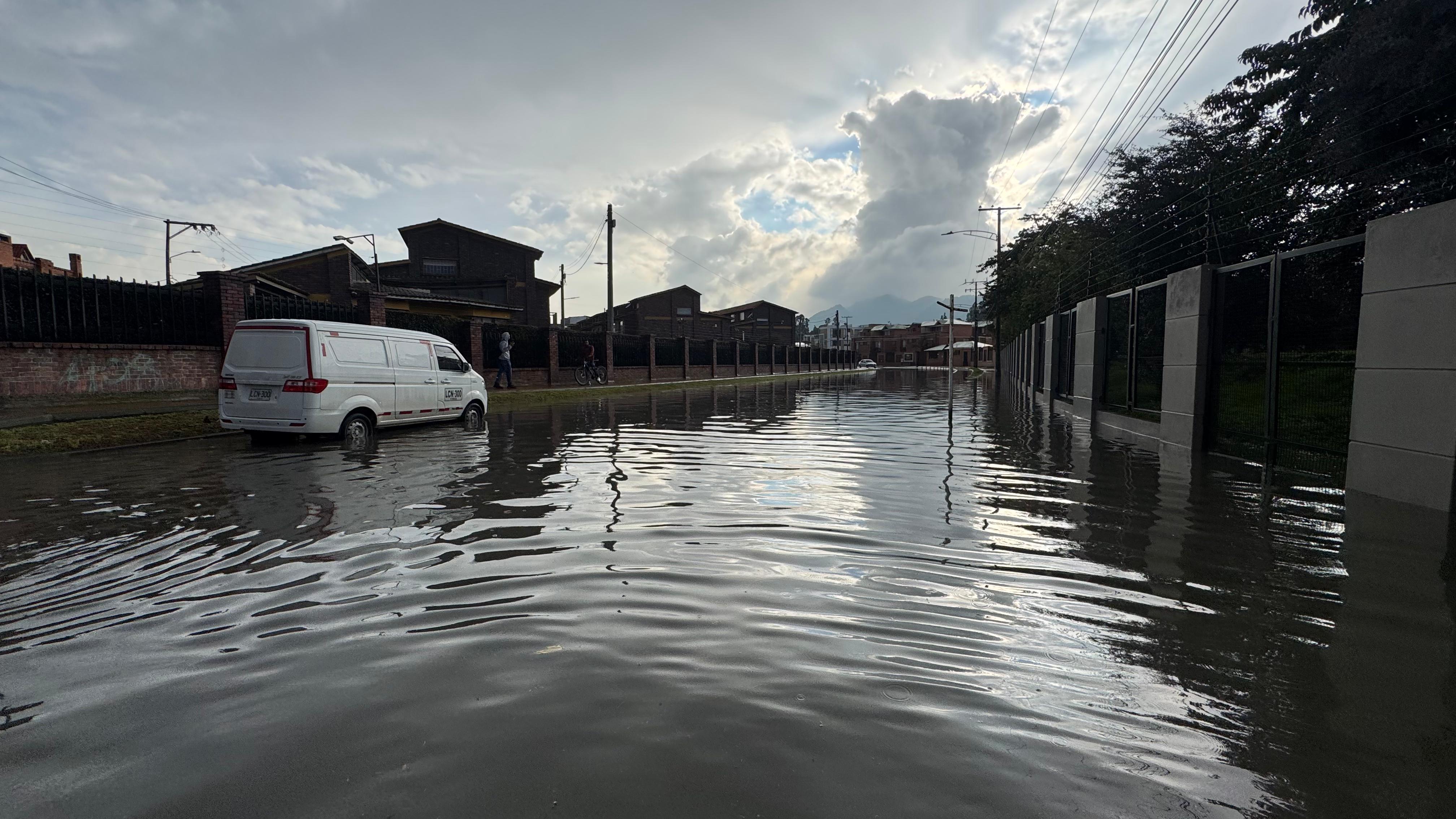 Por poco vuelve el agua al cuello: Chía logró controlar inundación en el municipio