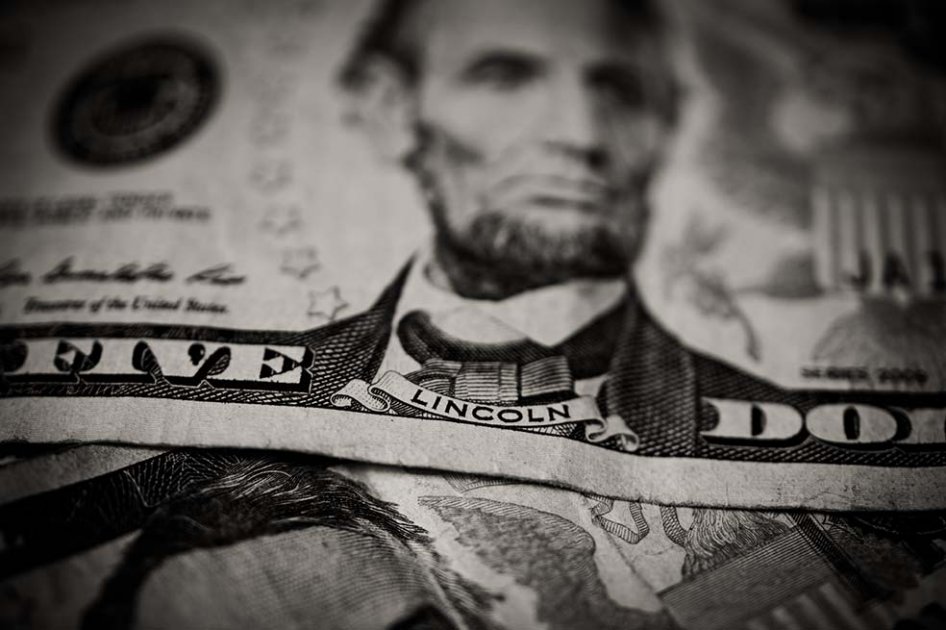 El dólar cerró ayer en $2.920. / Bloomberg