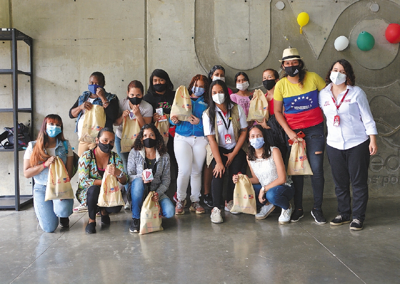 Mercy Corps Colombia entregó 100 kits de higiene con copas y/o toallas ecológicas durante el primer Festival de la Salud Menstrual en Medellín.