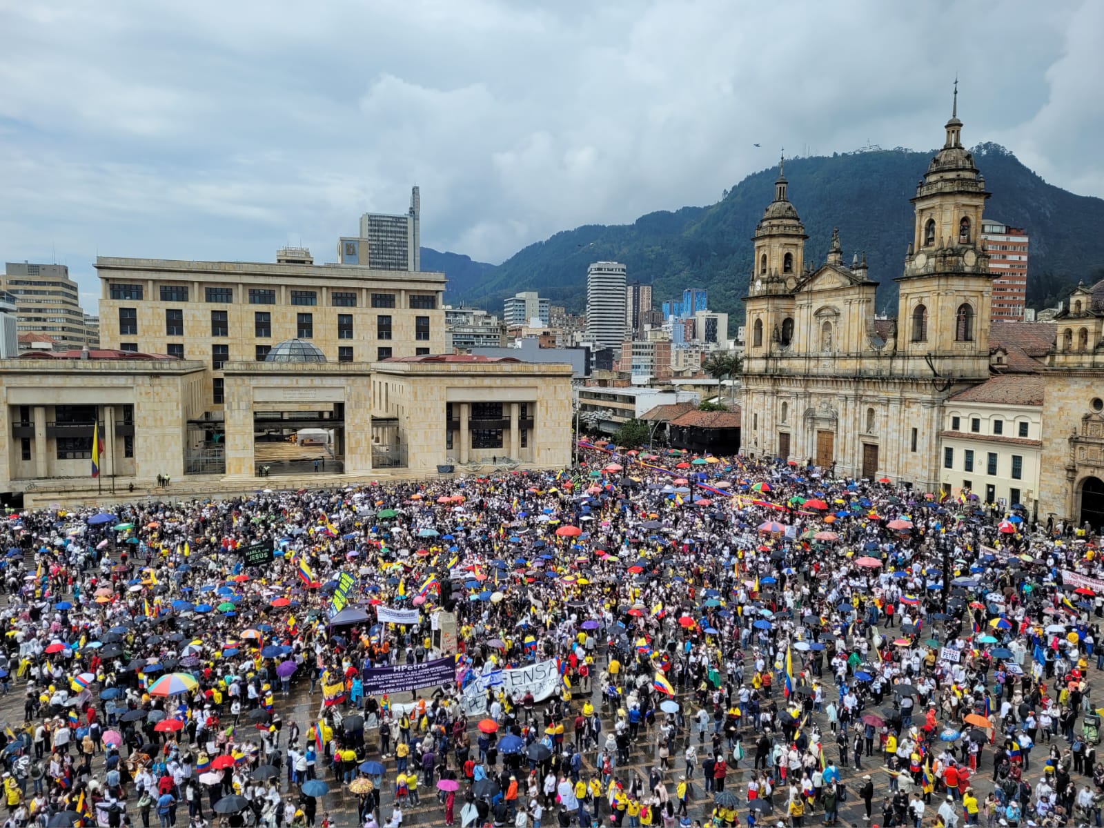 Las multitudes del domingo  21 de abril