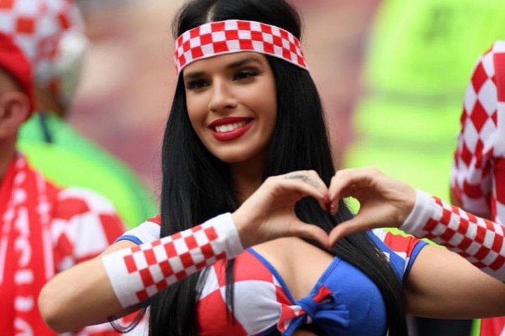 Video: expulsaron a Ivana Knoll, hincha de Croacia, de un estadio de Catar