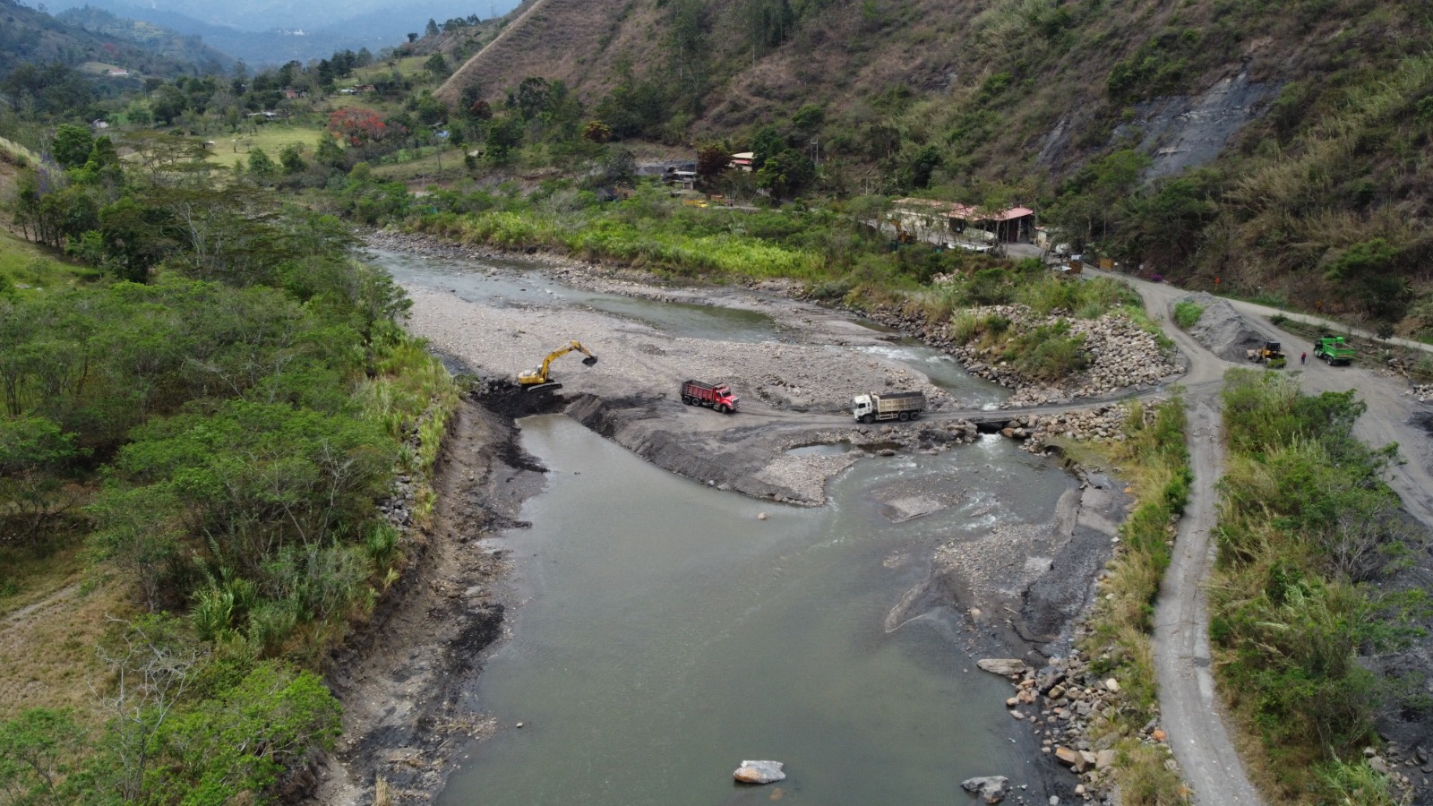 Sancionan a la minera AngloGold Ashanti por captar irregularmente agua de río en Tolima