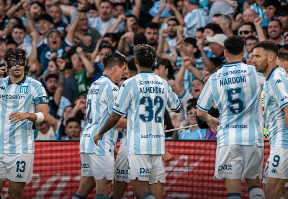 Racing eliminó a River en un final de locura: golazo de Juanfer Quintero