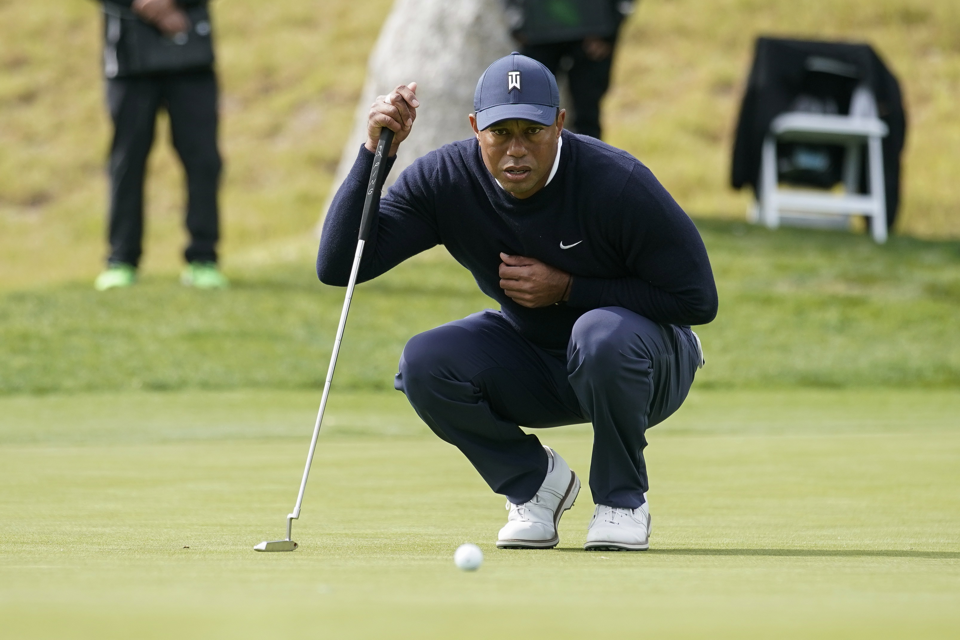 Los Angeles (United States), 16/02/2023.- US golfer Tiger Woods lines up his shot on 4th hole during round 1 of the Genesis Invitational at the Riviera Country Club in Los Angeles, California, USA, 16 February 2023. (Estados Unidos) EFE/EPA/CAROLINE BREHMAN