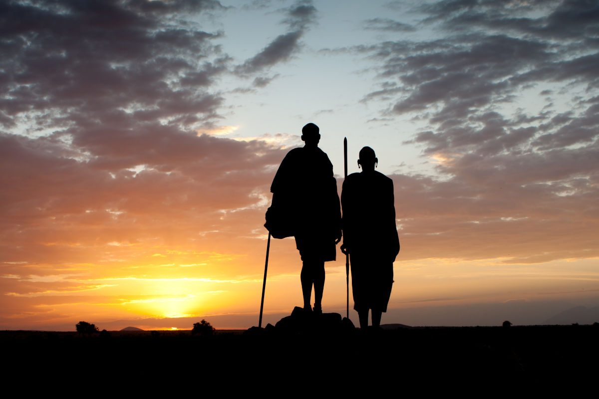 Masái Mara, un amanecer de lo más salvaje: Kenia es un destino ideal para una luna de miel, pero también se puede visitar en cualquier otra ocasión, pues sus planes y, sobre todo, su naturaleza sorprenden a cualquiera. Una de las experiencias ineludibles es un paseo en globo por Masái Mara al amanecer. Al alzar el vuelo sobre las llanuras de esta reserva natural, se contempla cómo el sol empieza a iluminar la sabana africana mientras los animales salvajes hacen acto de presencia.