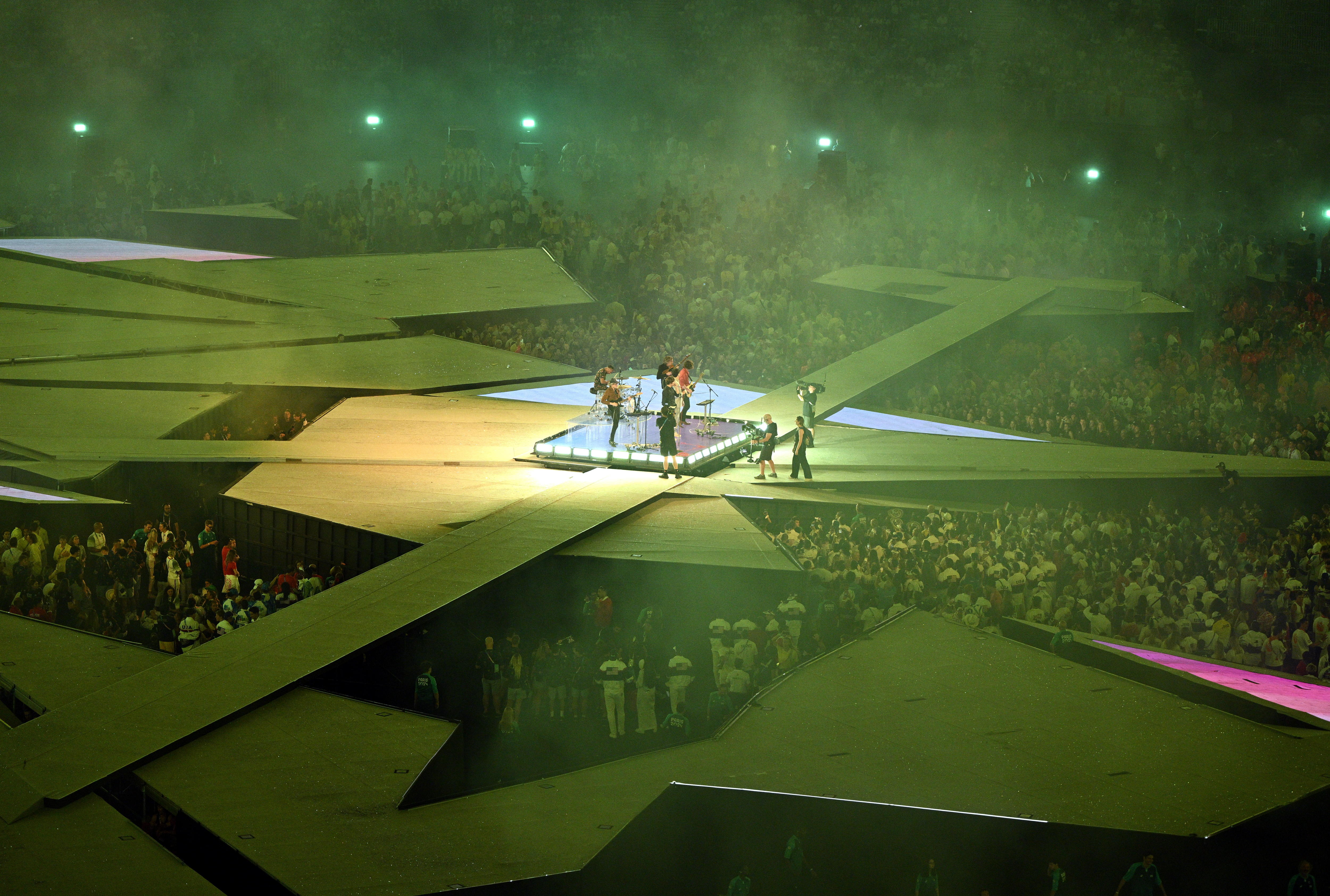Paris (France), 11/08/2024.- French band Phoenix performs during the Closing Ceremony of the Paris 2024 Olympic Games at the Stade de France Stadium in Paris, France, 11 August 2024. (Francia, Fénix) EFE/EPA/CAROLINE BLUMBERG