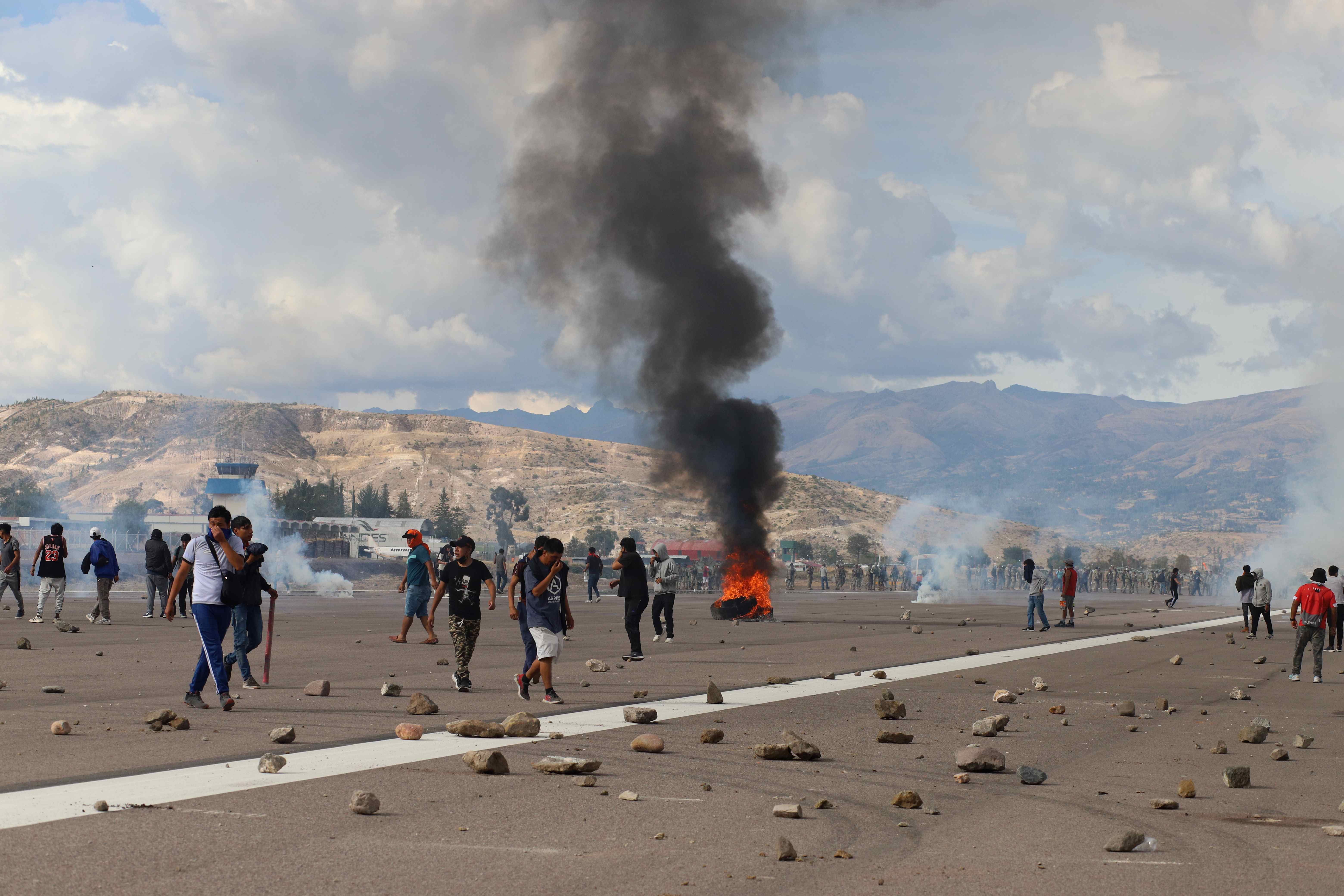 Al menos 5.000 turistas están varados en Perú tras protestas