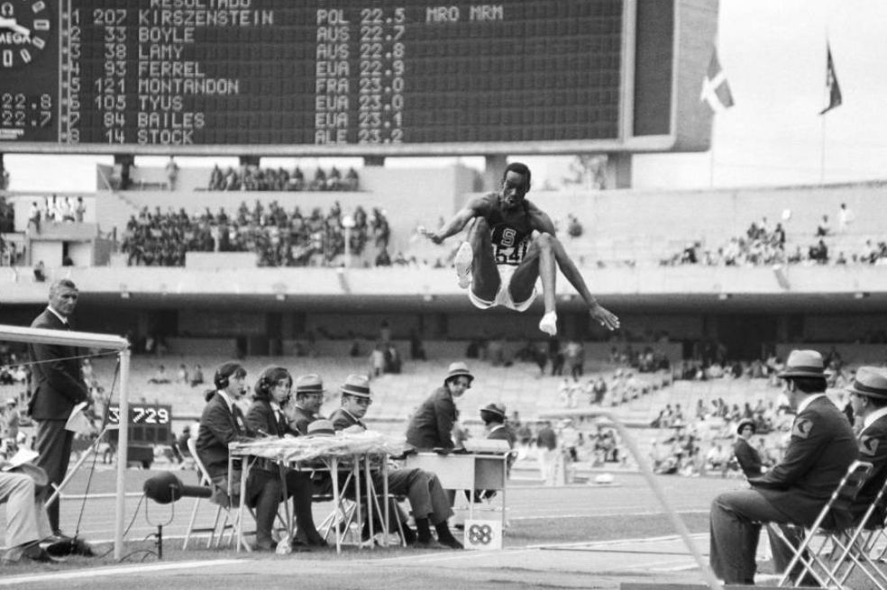 En los Juegos Olímpicos de México en 1968, Robert 'Bob' Beamon en el salto de longitud dio, el que fue llamado, "el salto del siglo", una marca olímpica de 8,90 metros que lleva más de 50 años sin ser superada.