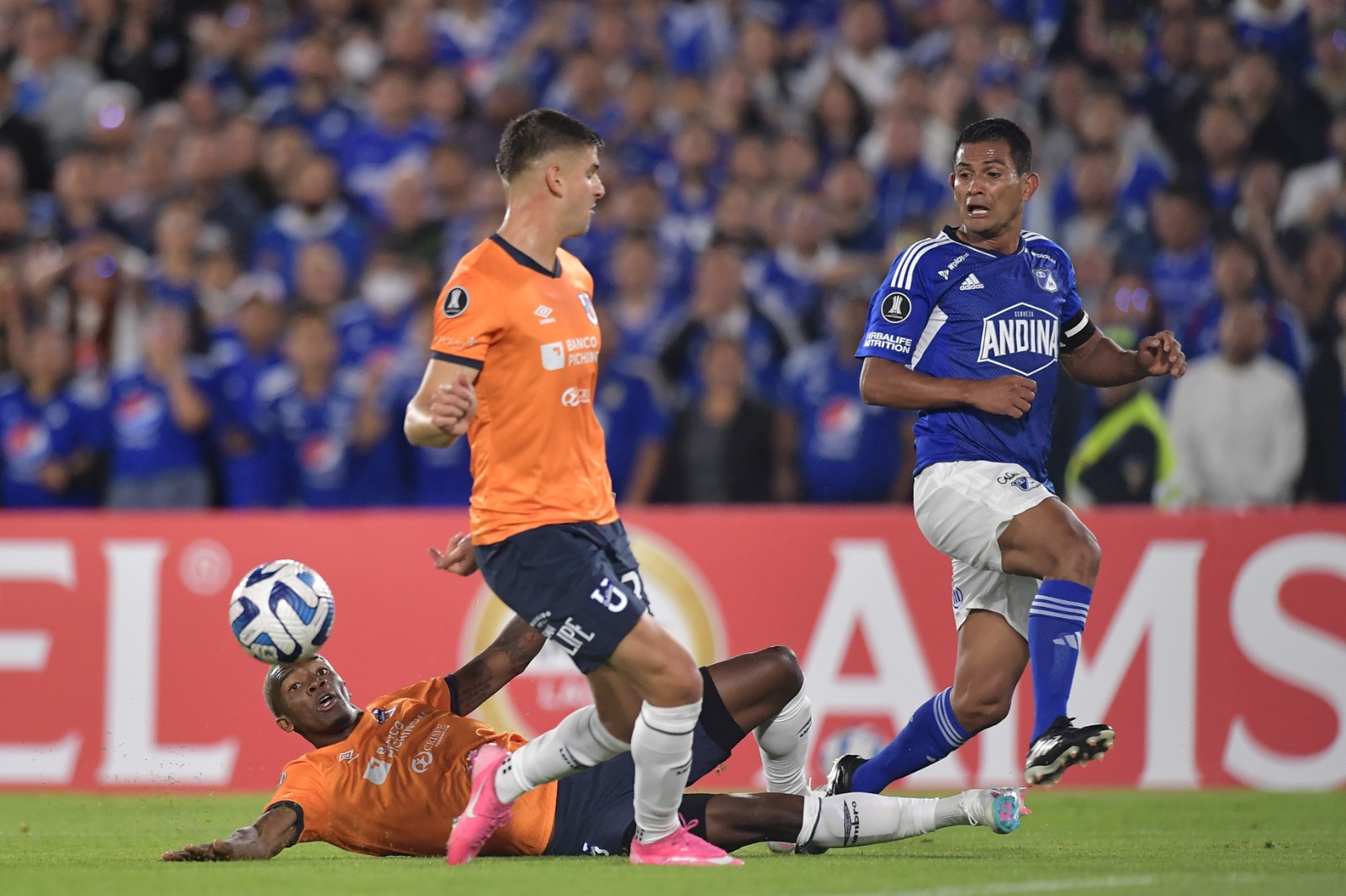David Macalister Silva fue determinante en el gol del empate. Cambió de frente para encontrar a Óscar Cortés, quien después asistió a Leonardo Castro.