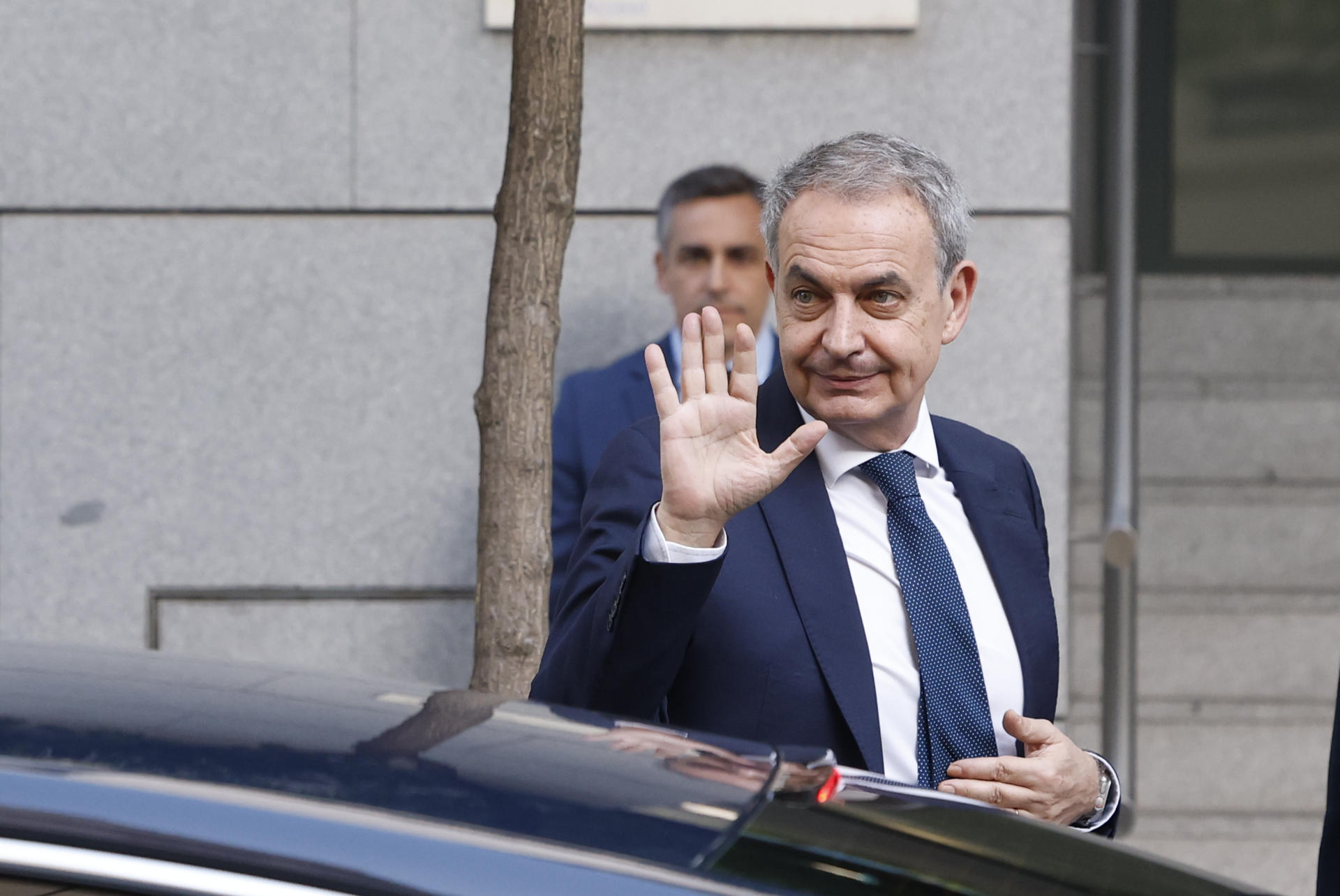 Zapatero dice que es “inocente” ante un juez español por presunto tráfico de influencias