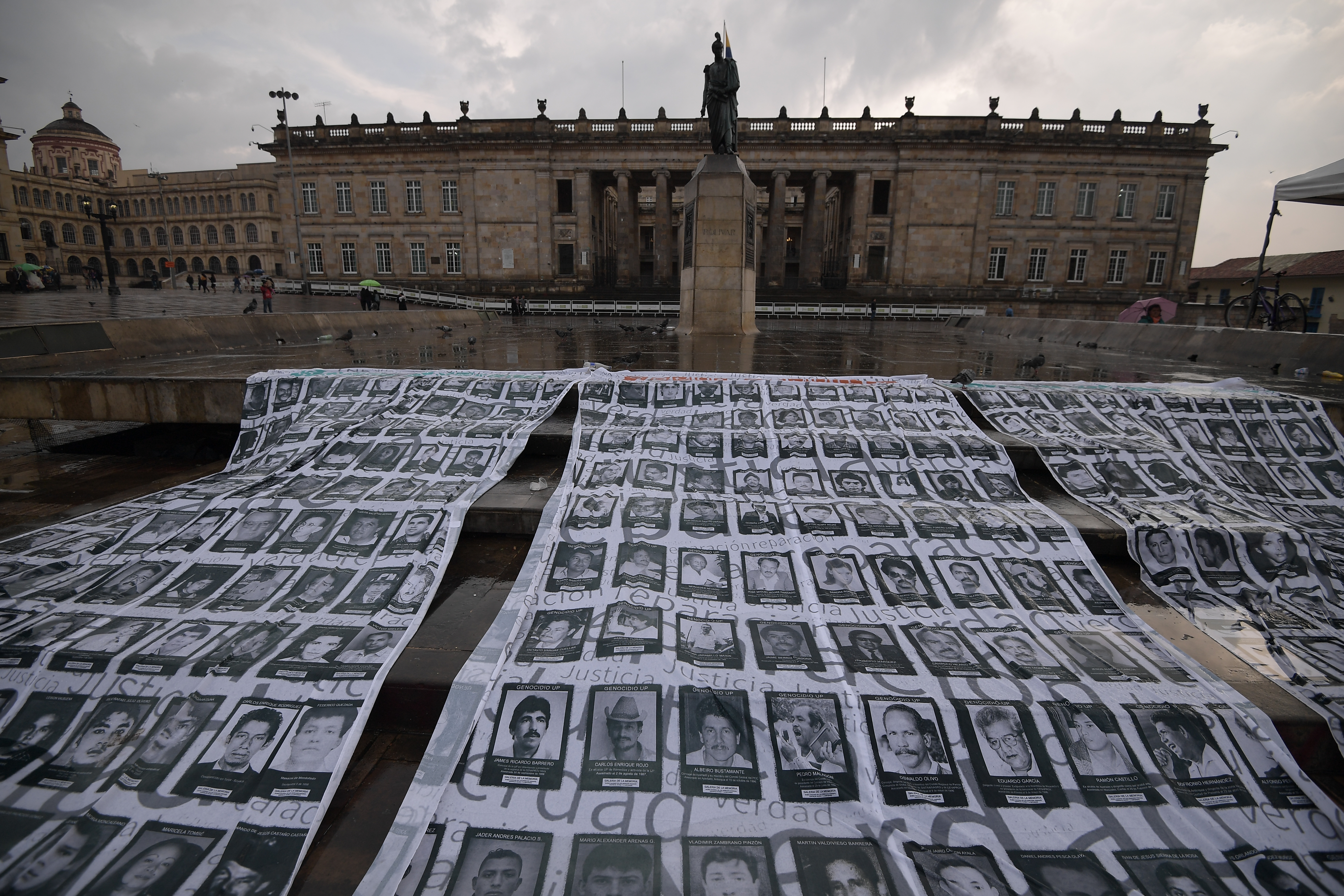 Plantón por los líderes Sociales Asesinados, desaparecidos y en apoyo a las mujeres.